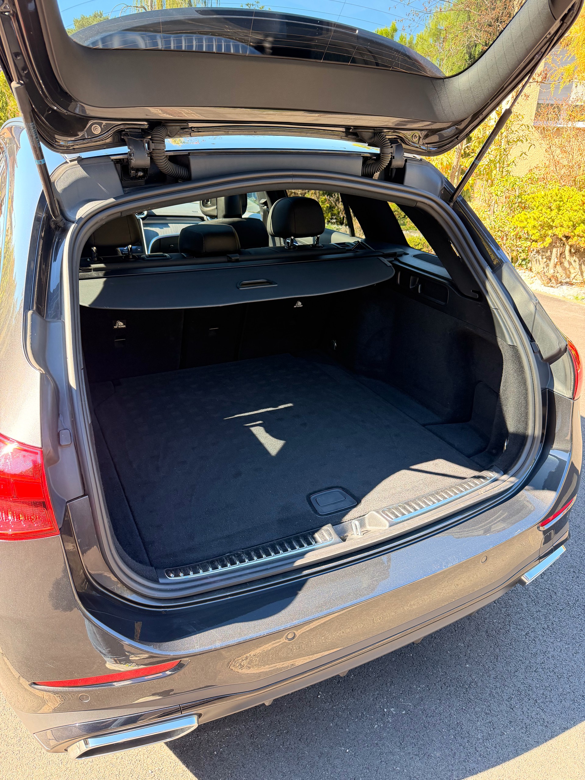 MERCEDES-BENZ C 300 d AMG Line-image-4
