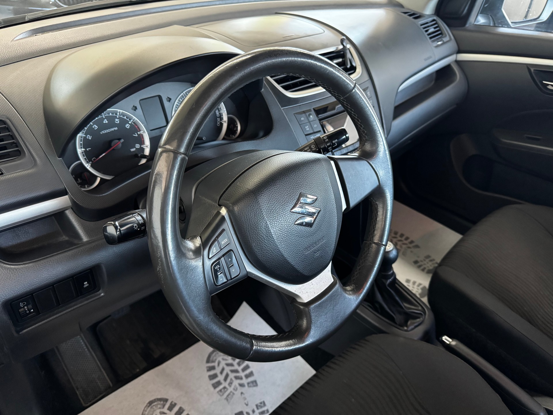 SUZUKI Swift 1.2i 16V GL Top-image-11