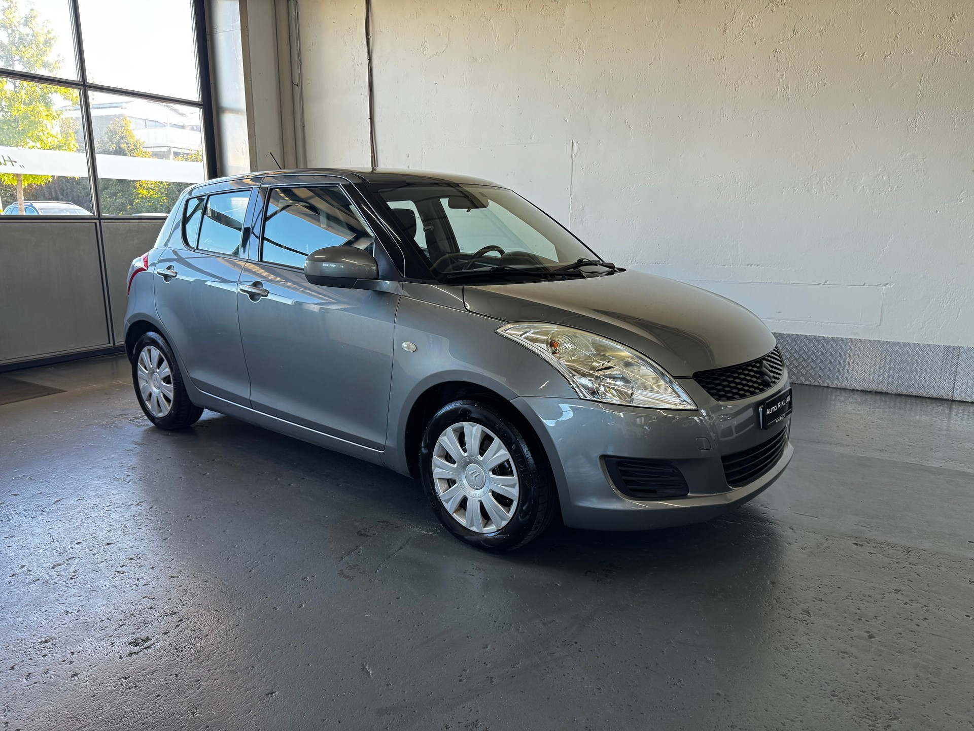 SUZUKI Swift 1.2i 16V GL Top-showroom-element-1
