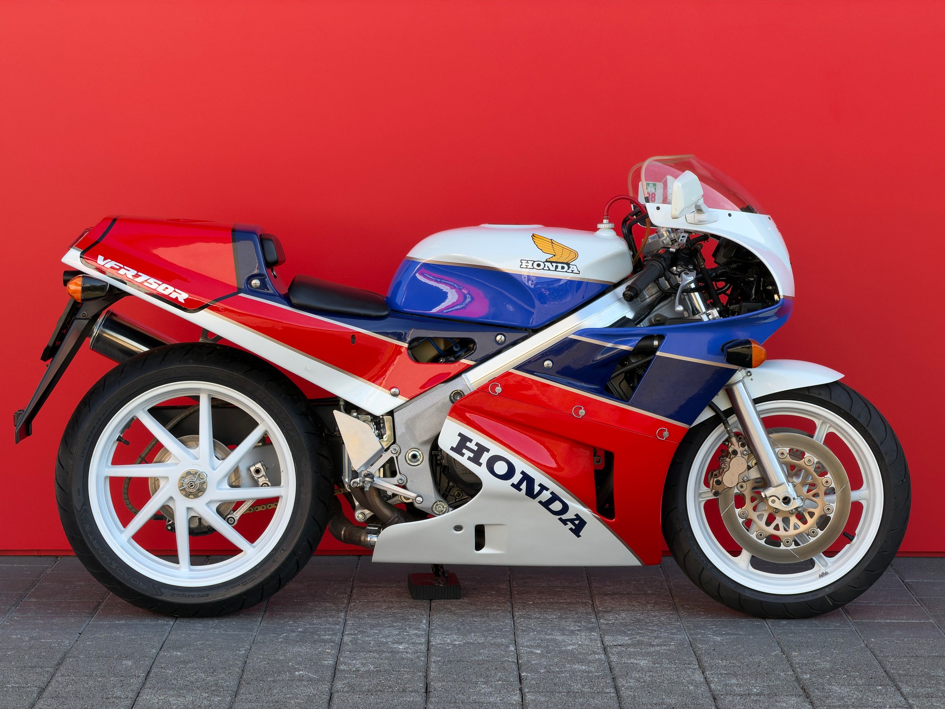 HONDA VFR 750 R (RC30)-image-0