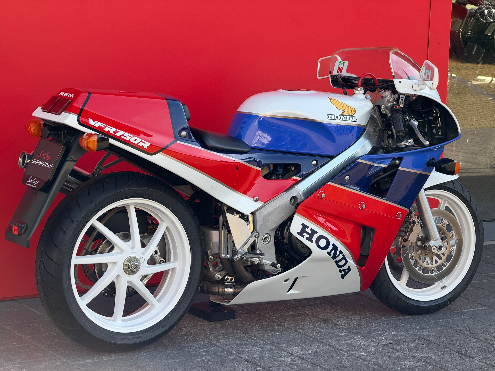 HONDA VFR 750 R (RC30)-image-10