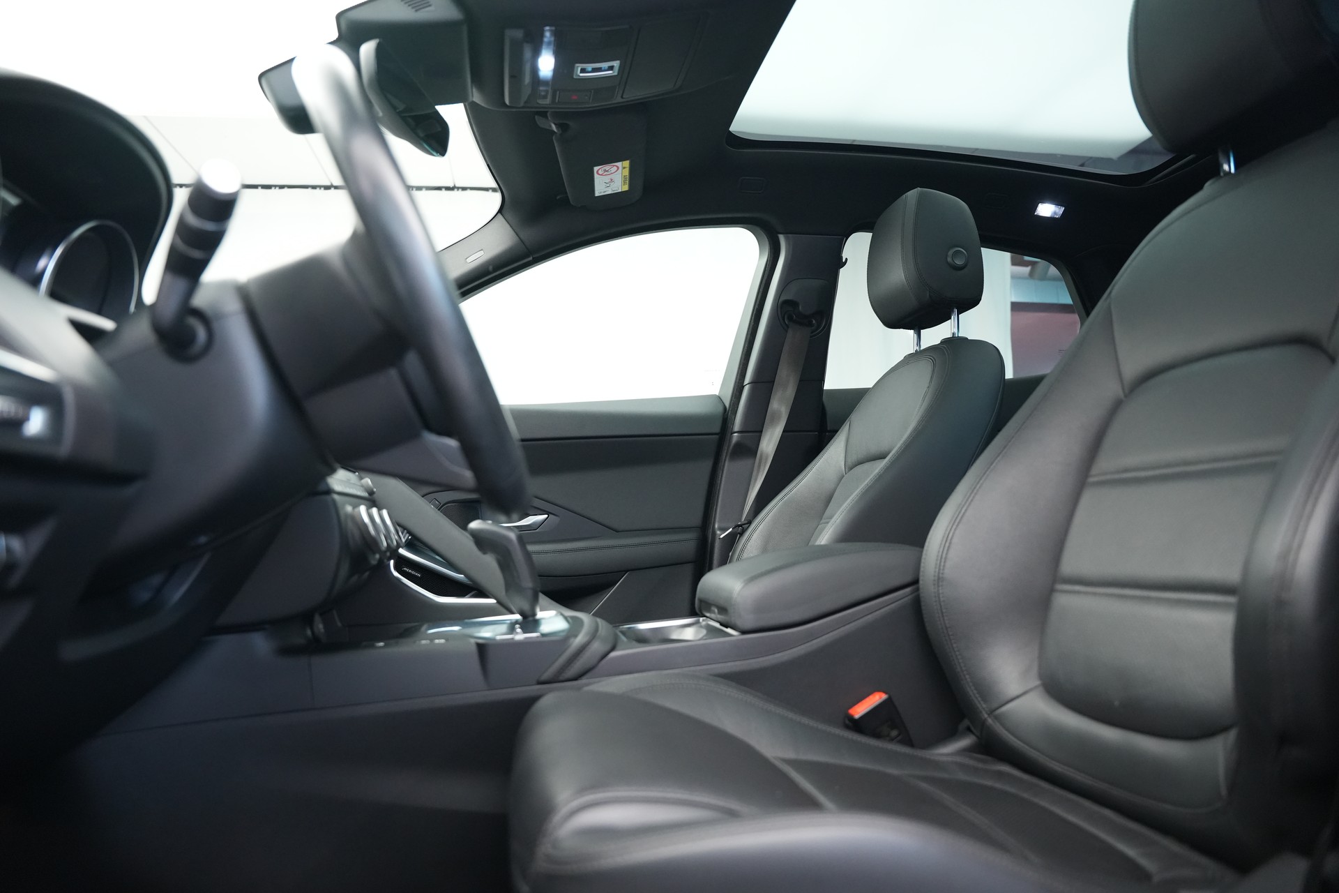 JAGUAR E-Pace 2.0 P250 R-Dynamic SE AWD Automatik-image-11