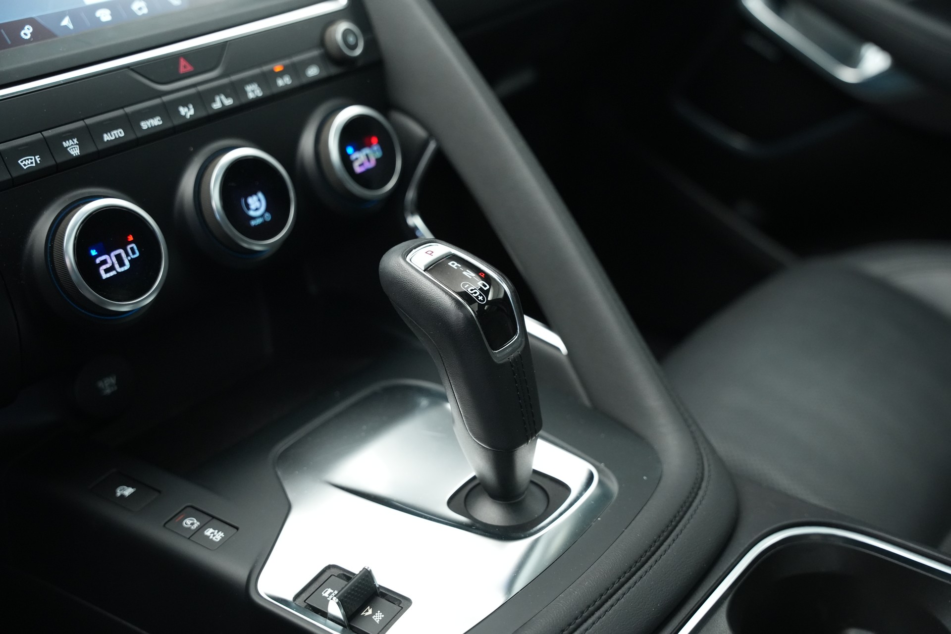 JAGUAR E-Pace 2.0 P250 R-Dynamic SE AWD Automatik-image-18