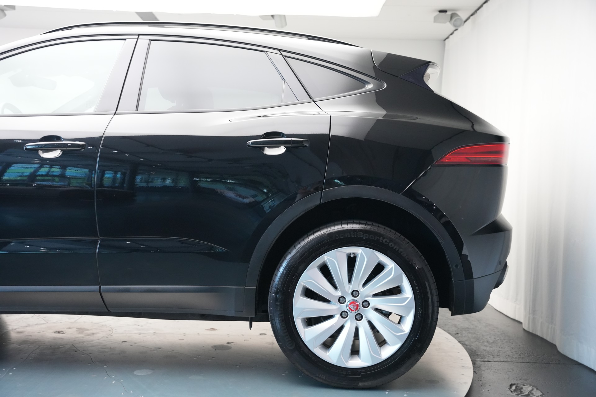 JAGUAR E-Pace 2.0 P250 R-Dynamic SE AWD Automatik-image-36