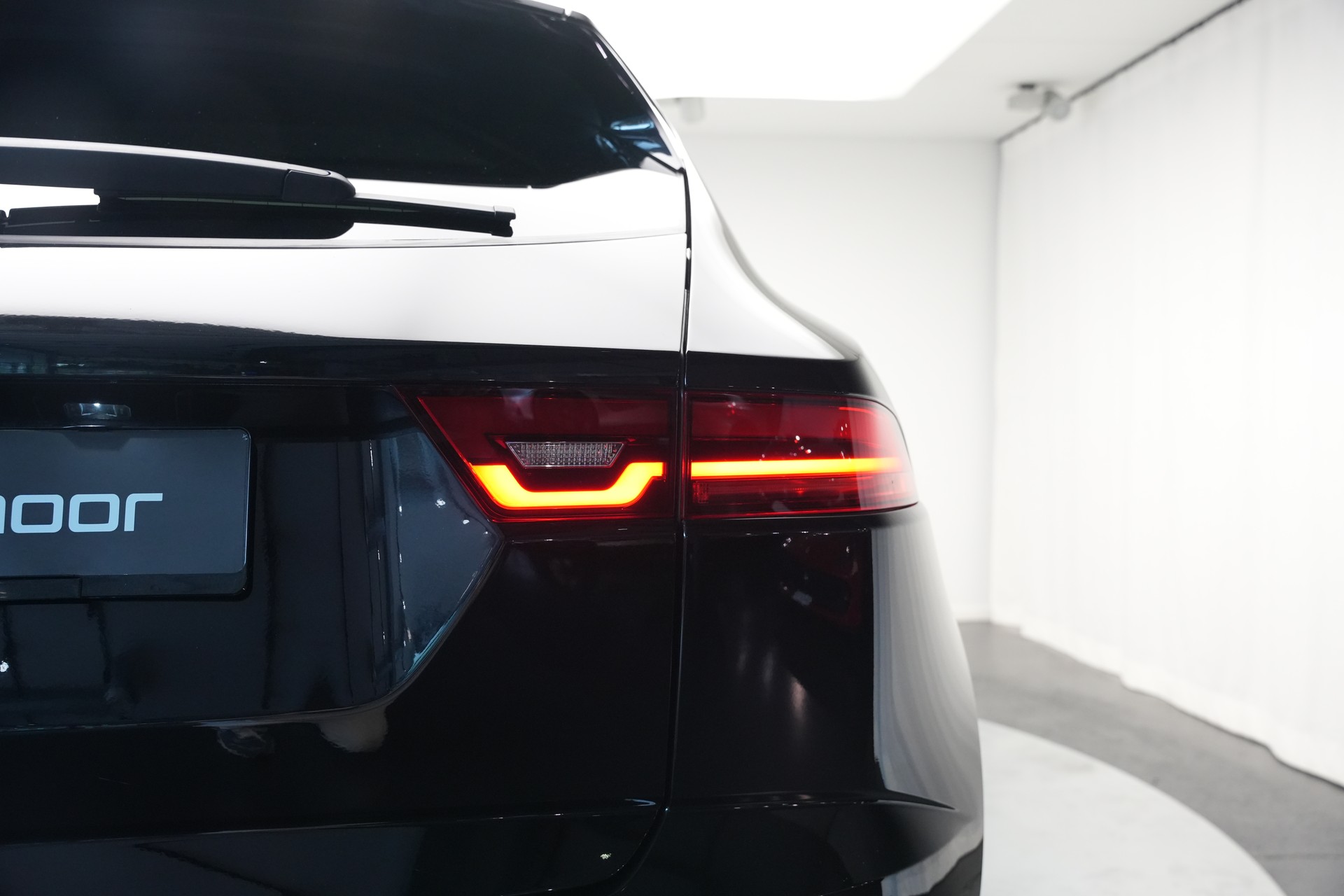 JAGUAR E-Pace 2.0 P250 R-Dynamic SE AWD Automatik-image-35
