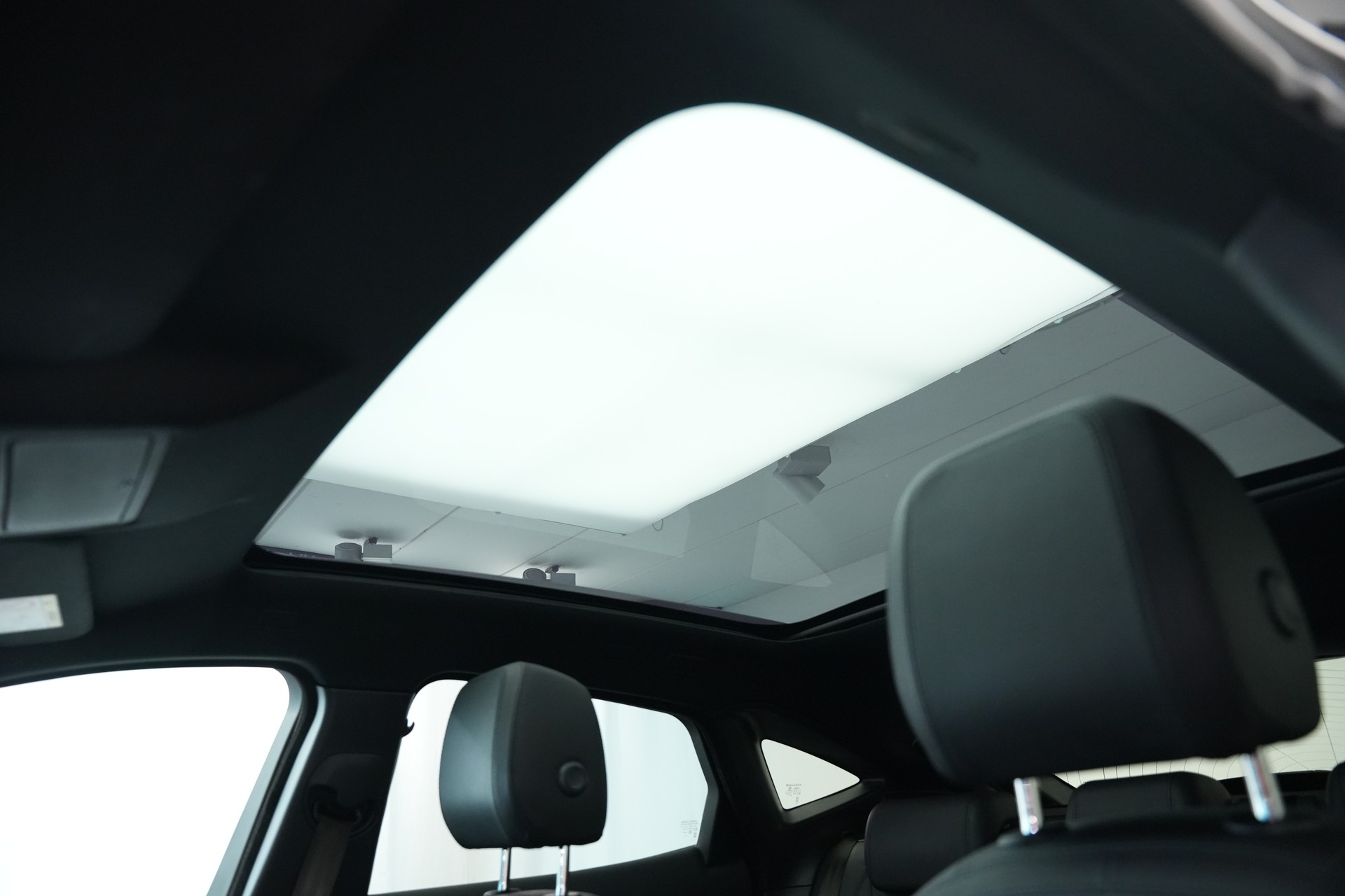 JAGUAR E-Pace 2.0 P250 R-Dynamic SE AWD Automatik-image-16