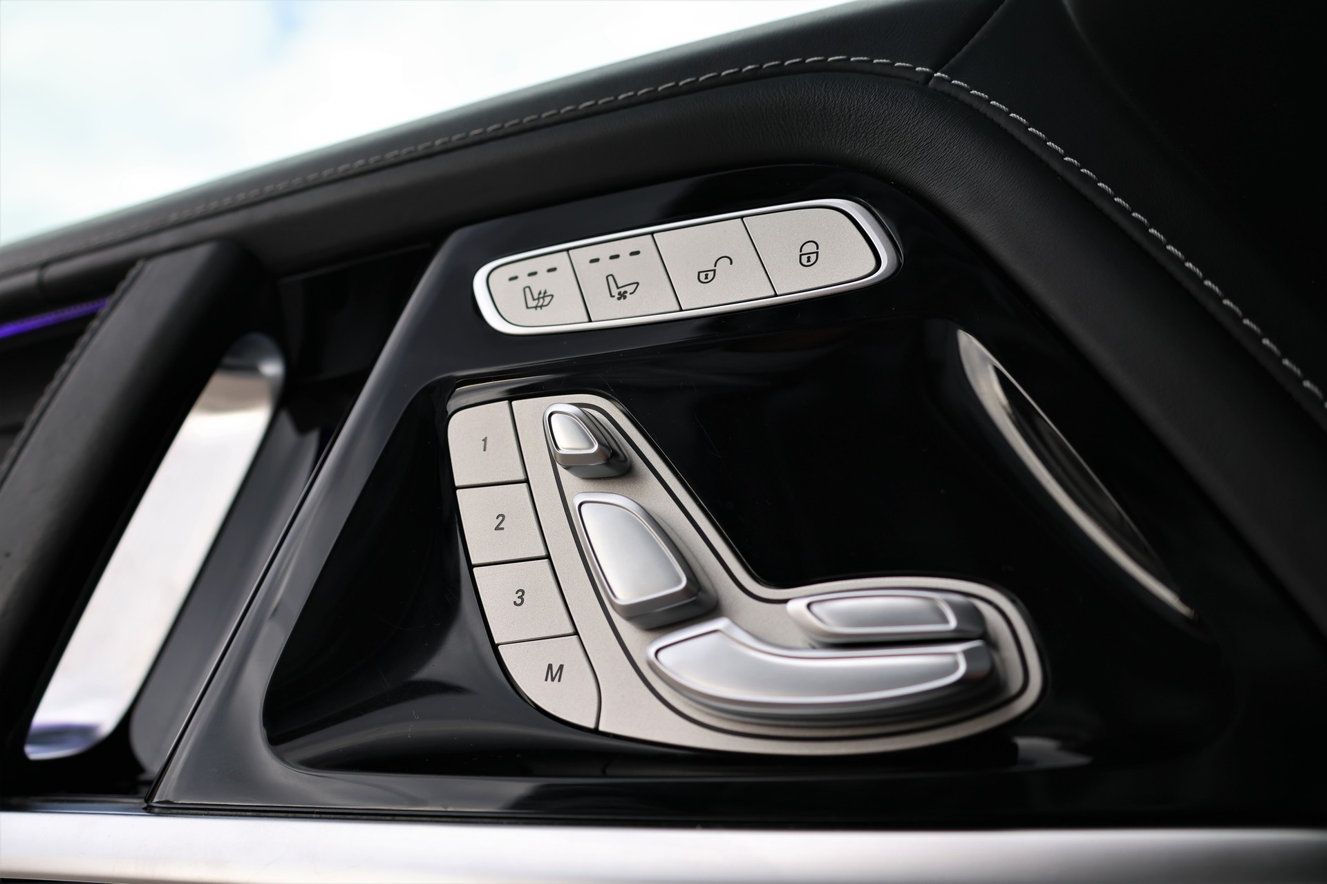 MERCEDES-BENZ G 63 AMG Speedshift Plus G-Tronic *Designo Magno*-image-13