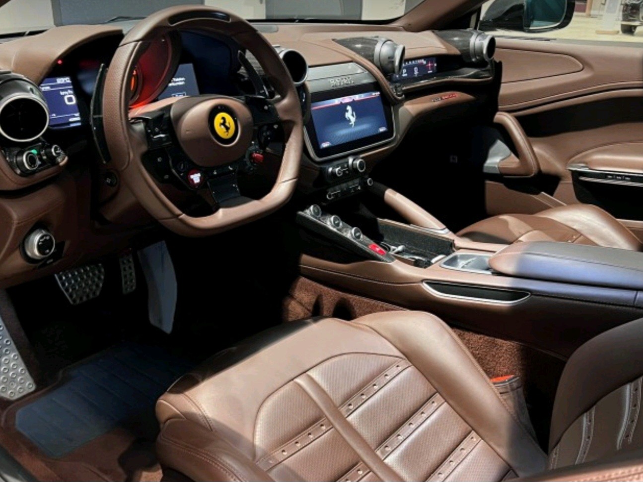FERRARI GTC 4 Lusso-image-9