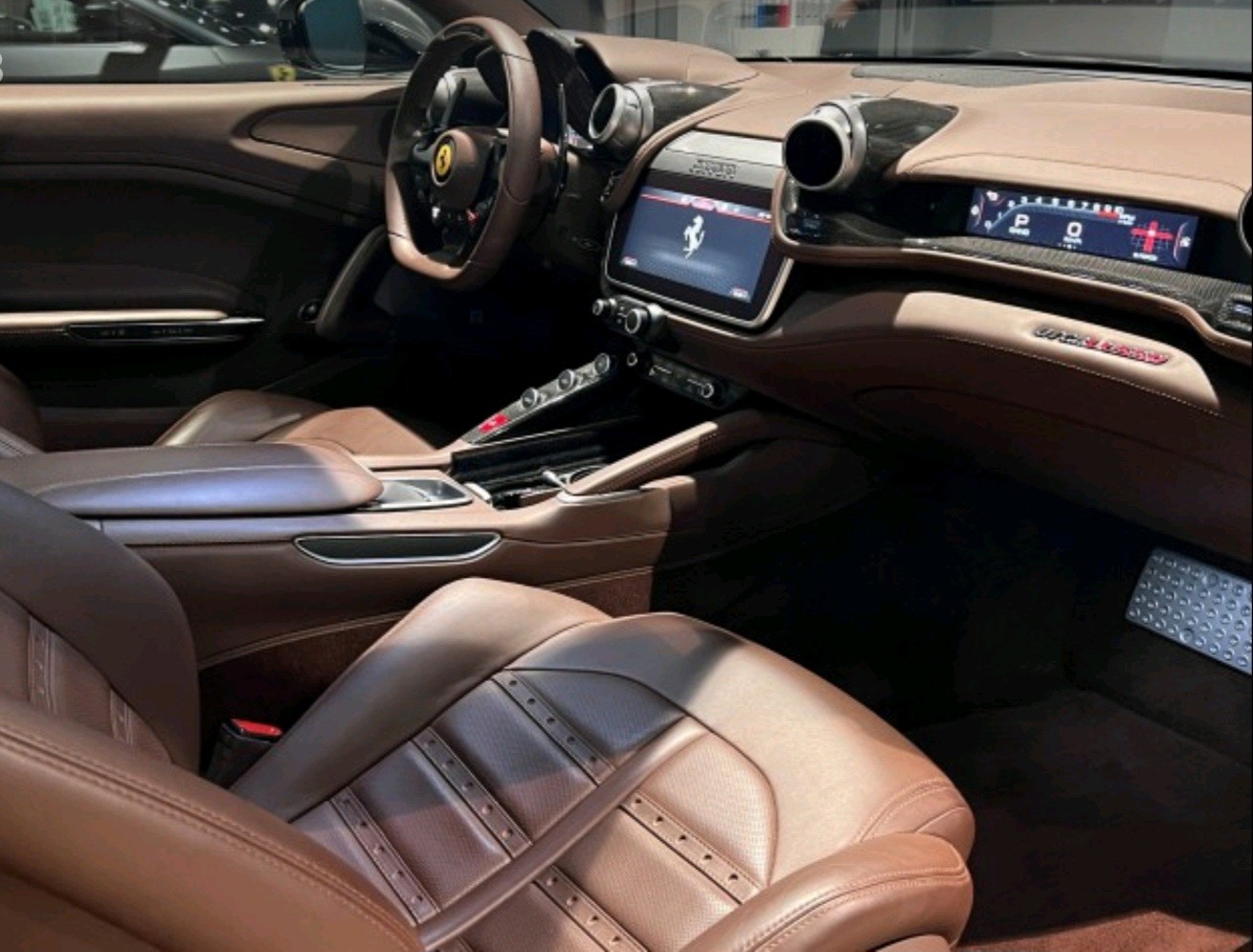 FERRARI GTC 4 Lusso-image-10