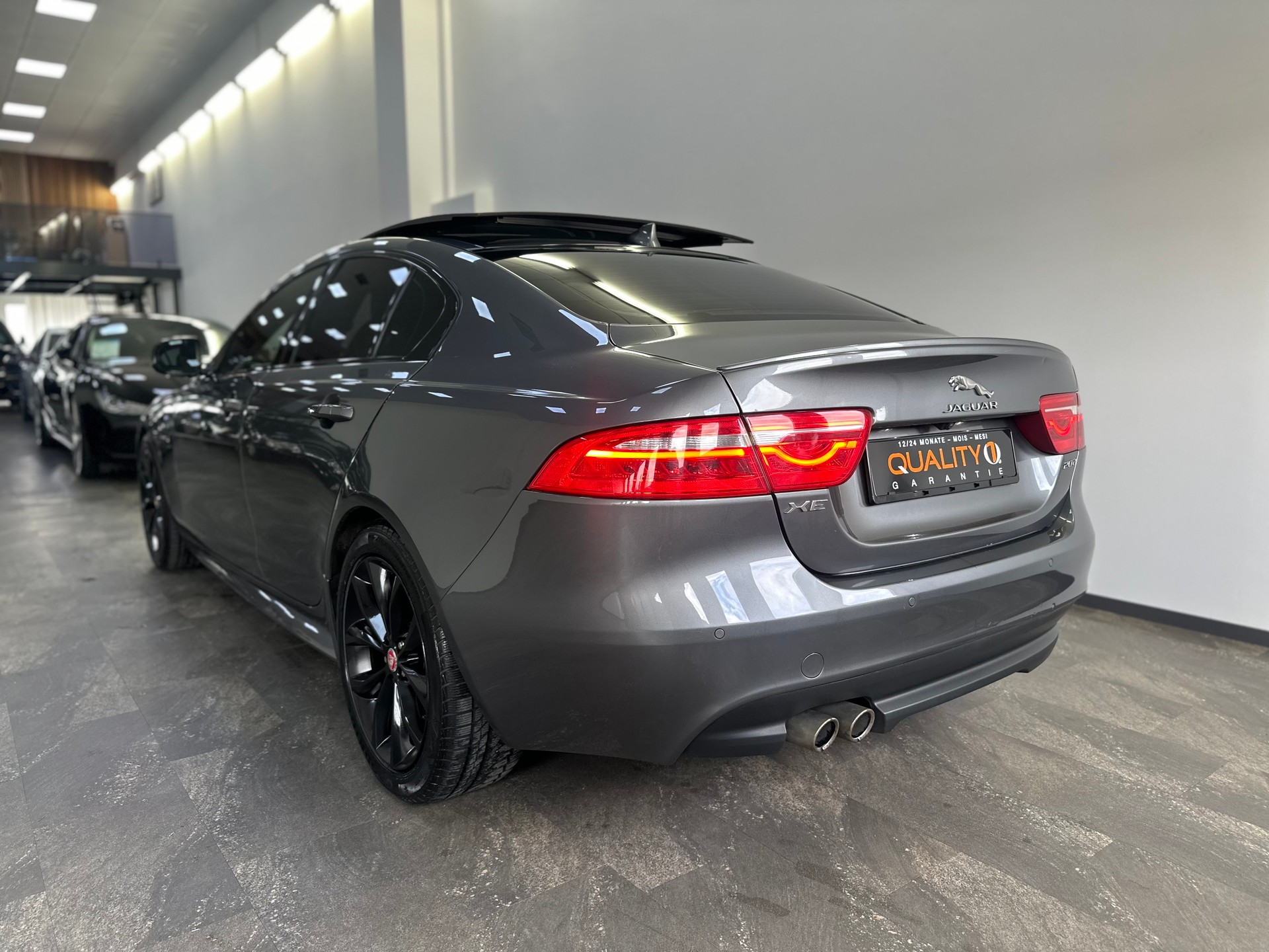 JAGUAR XE 20d R-Sport Automat-showroom-element-2