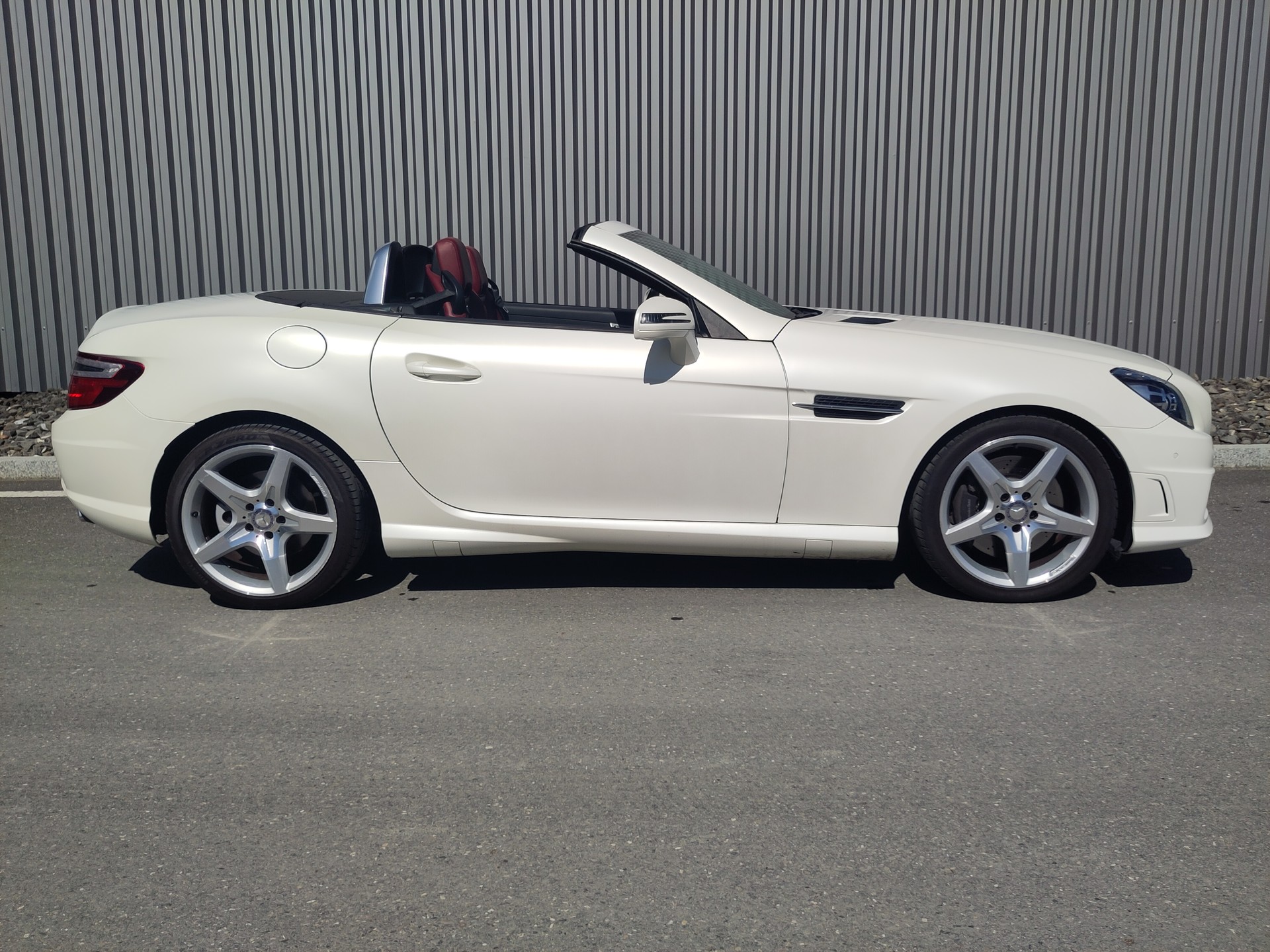 MERCEDES-BENZ SLK 250 Eyecatcher 7G-Tronic-showroom-element-1