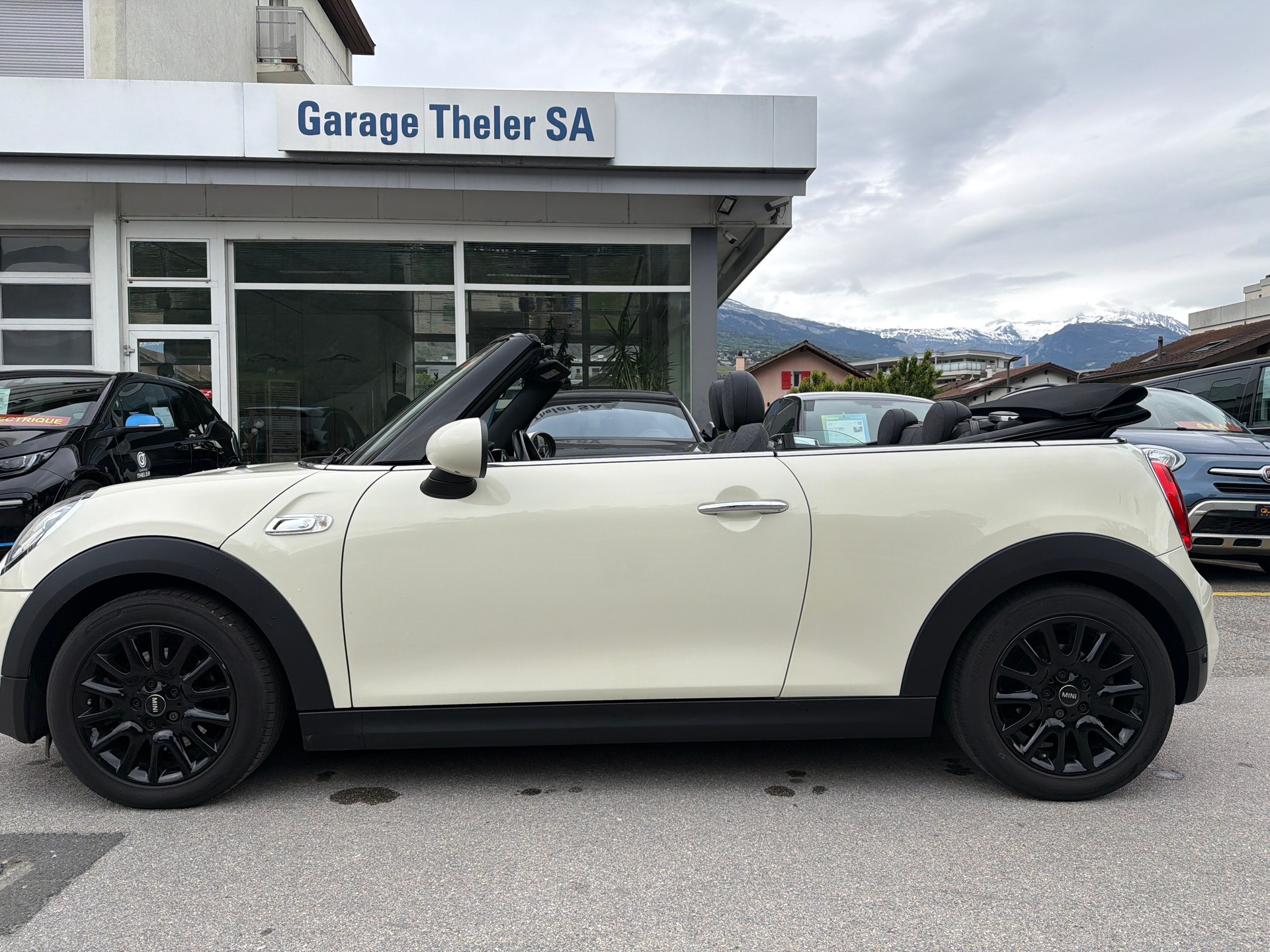 MINI Cooper S Cabriolet-showroom-element-1