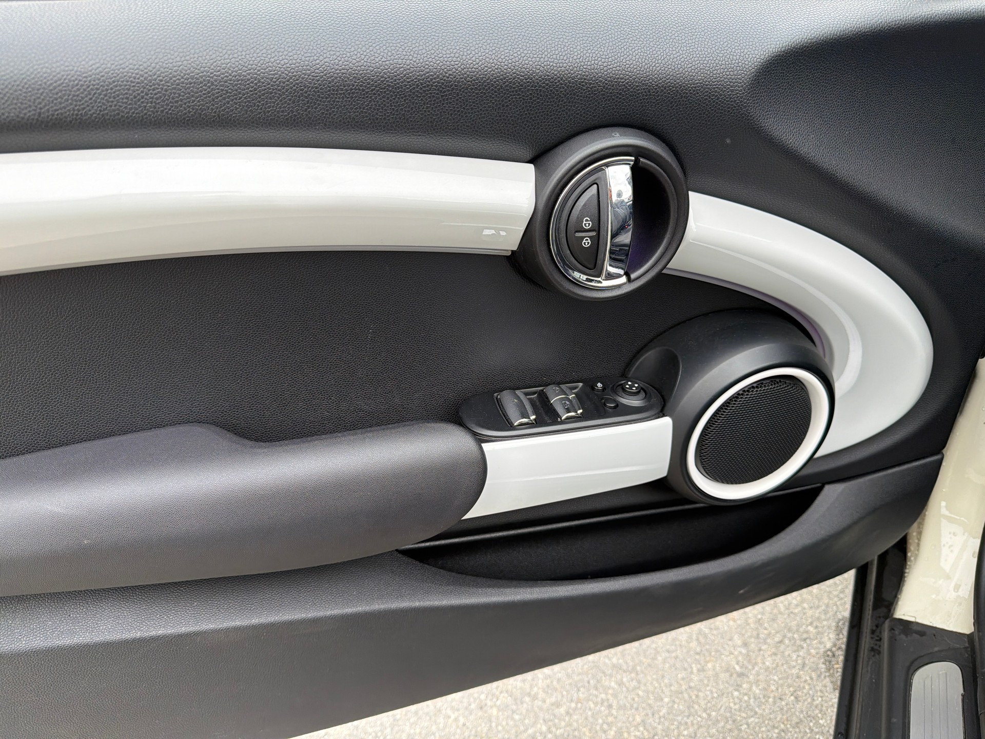 MINI Cooper S Cabriolet-image-14