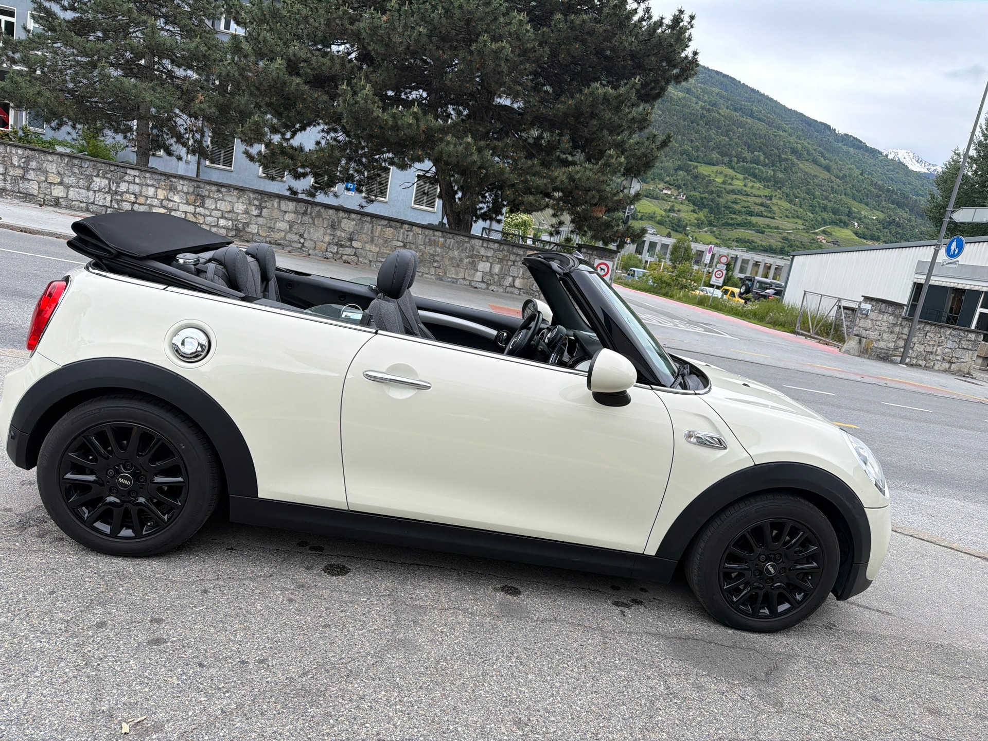 MINI Cooper S Cabriolet-image-5