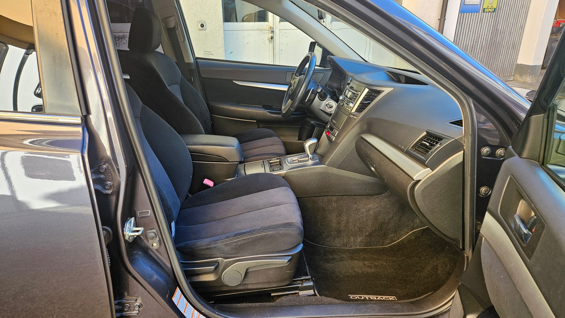 SUBARU Outback 2.5i Swiss Special AWD Lineartronic-image-5