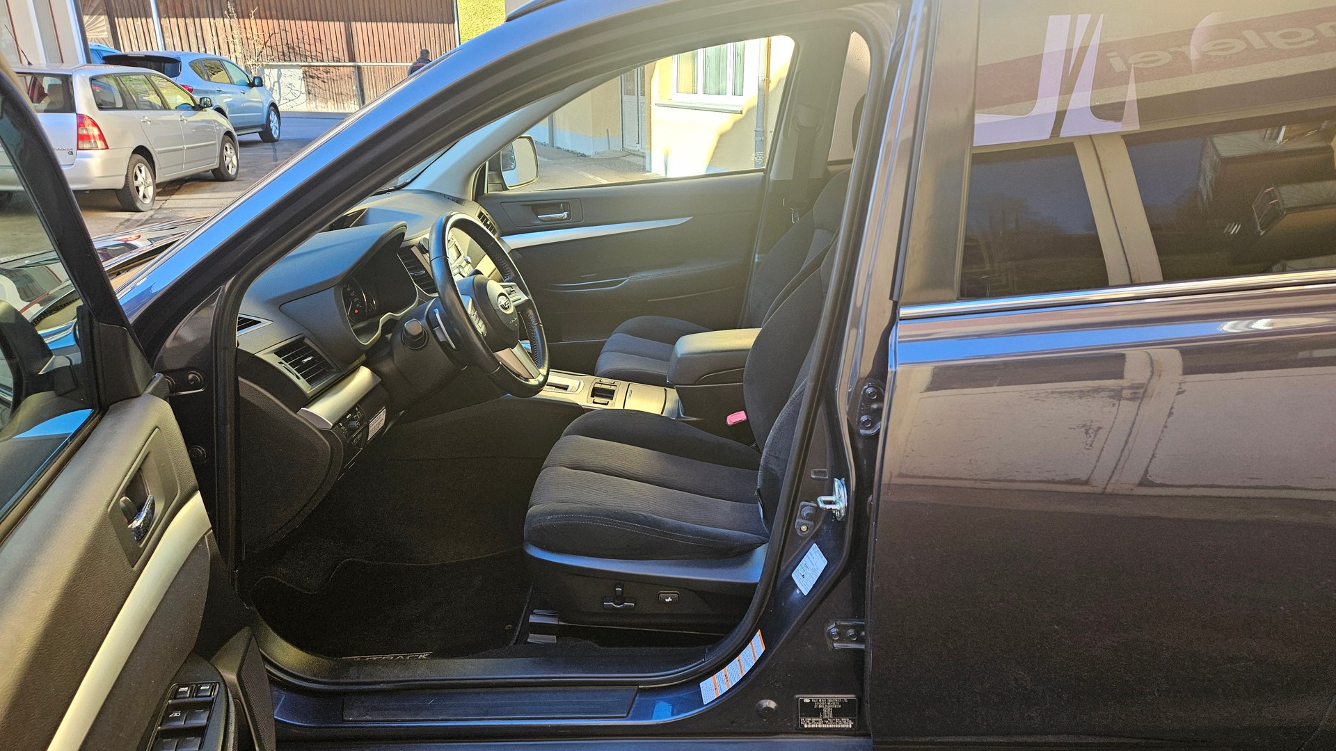 SUBARU Outback 2.5i Swiss Special AWD Lineartronic-image-6