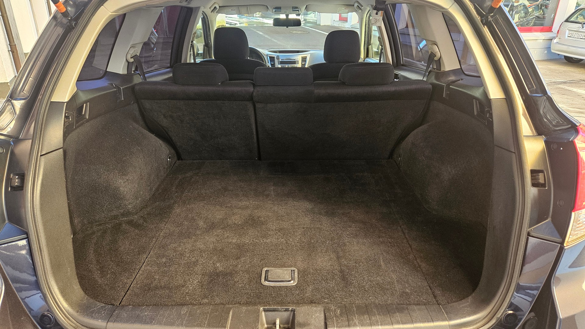SUBARU Outback 2.5i Swiss Special AWD Lineartronic-image-12