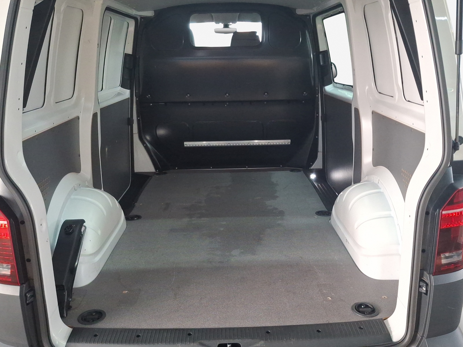 VW T6.1 2.0 TDI 4Motion-image-12