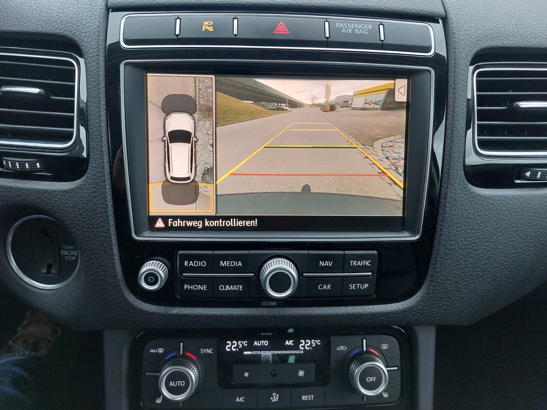 VW Touareg 3.0 TDI 262PS 4x4 mit AHK 3,5to-image-12