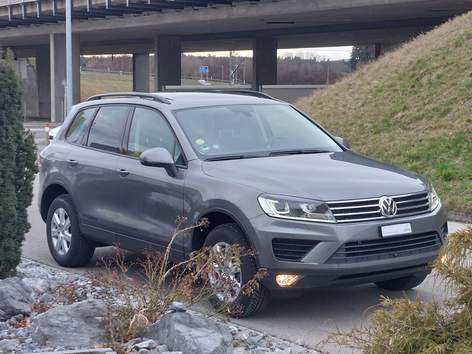 VW Touareg 3.0 TDI 262PS 4x4 mit AHK 3,5to-showroom-element-2