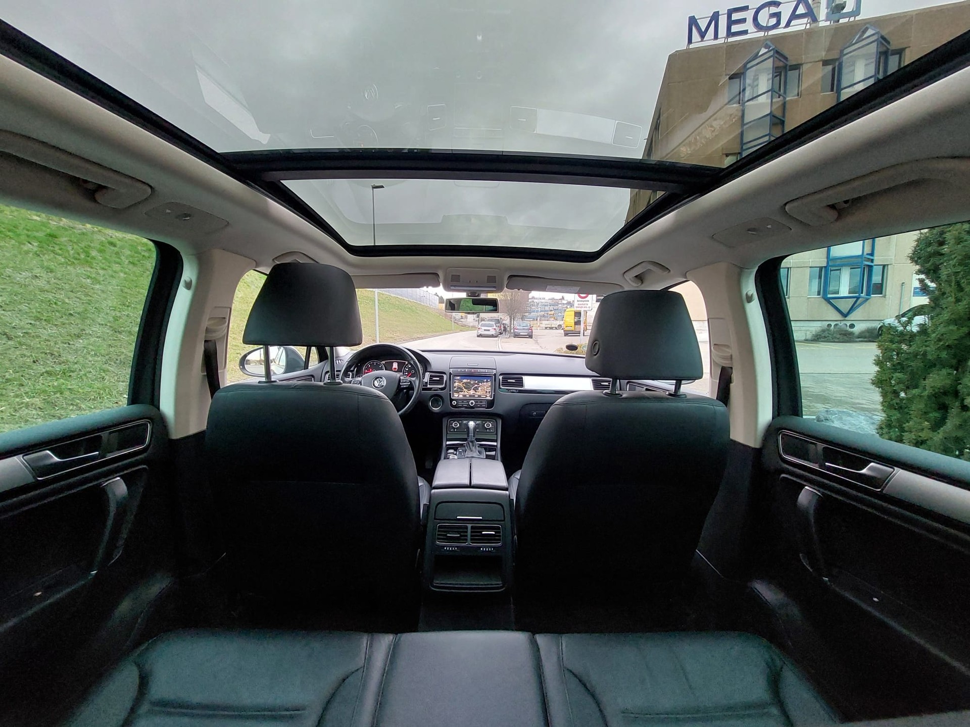 VW Touareg 3.0 TDI 262PS 4x4 mit AHK 3,5to-image-6