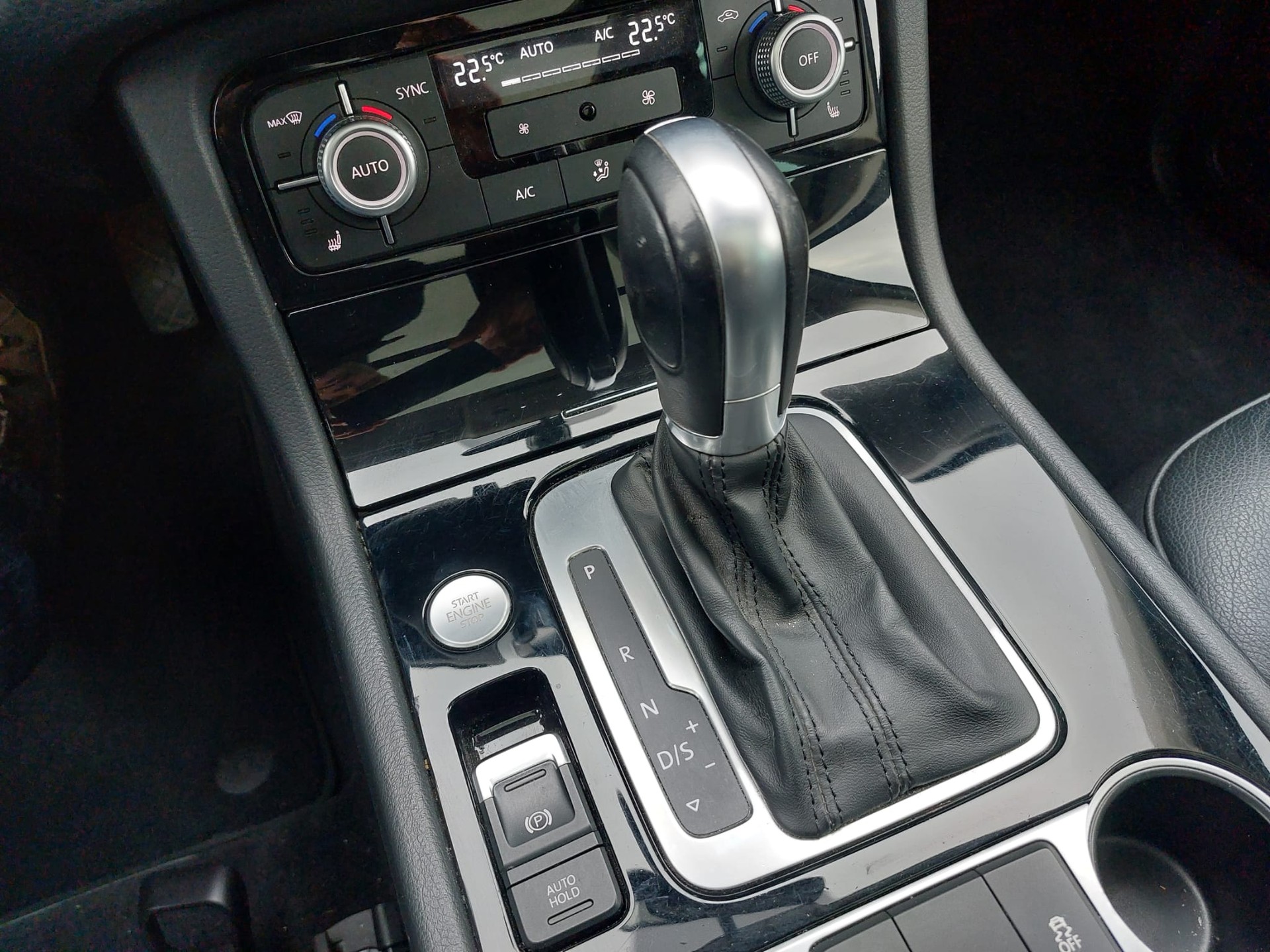 VW Touareg 3.0 TDI 262PS 4x4 mit AHK 3,5to-image-9
