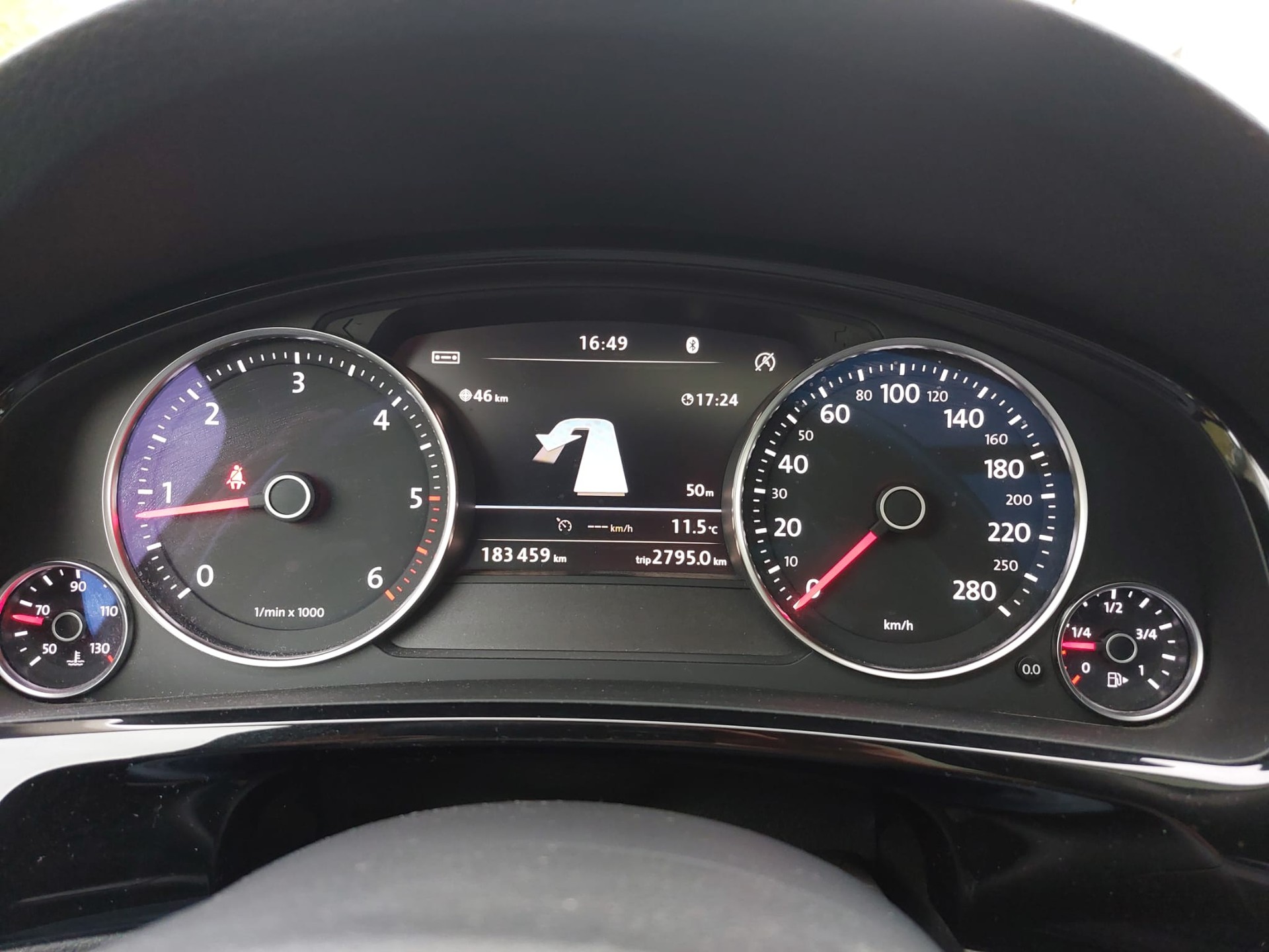 VW Touareg 3.0 TDI 262PS 4x4 mit AHK 3,5to-image-13