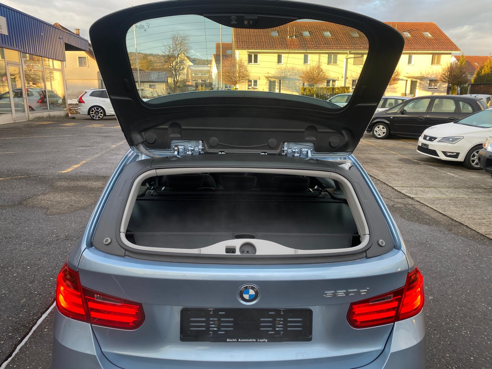 BMW 320d Touring Steptronic-image-5