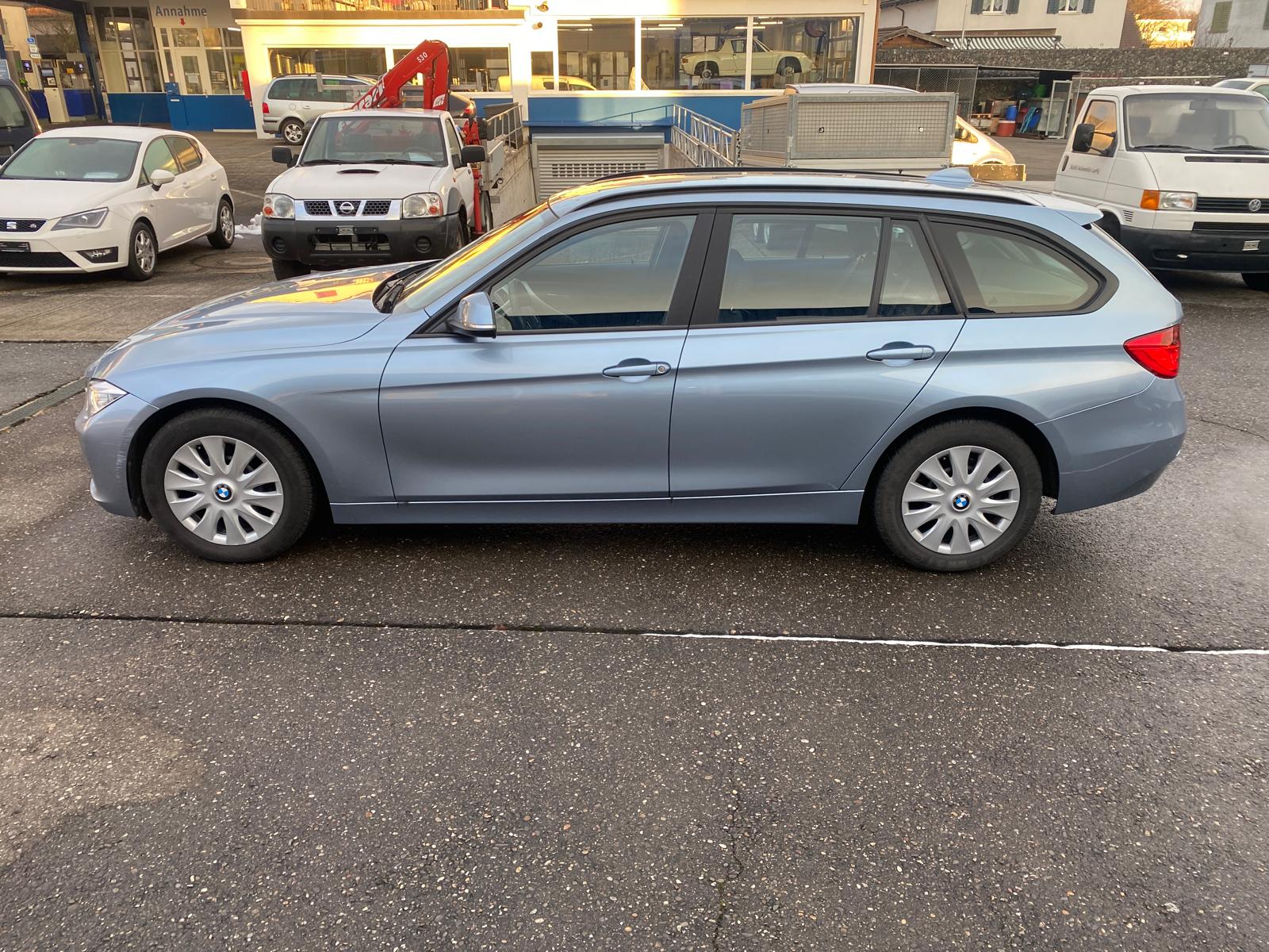BMW 320d Touring Steptronic-image-2