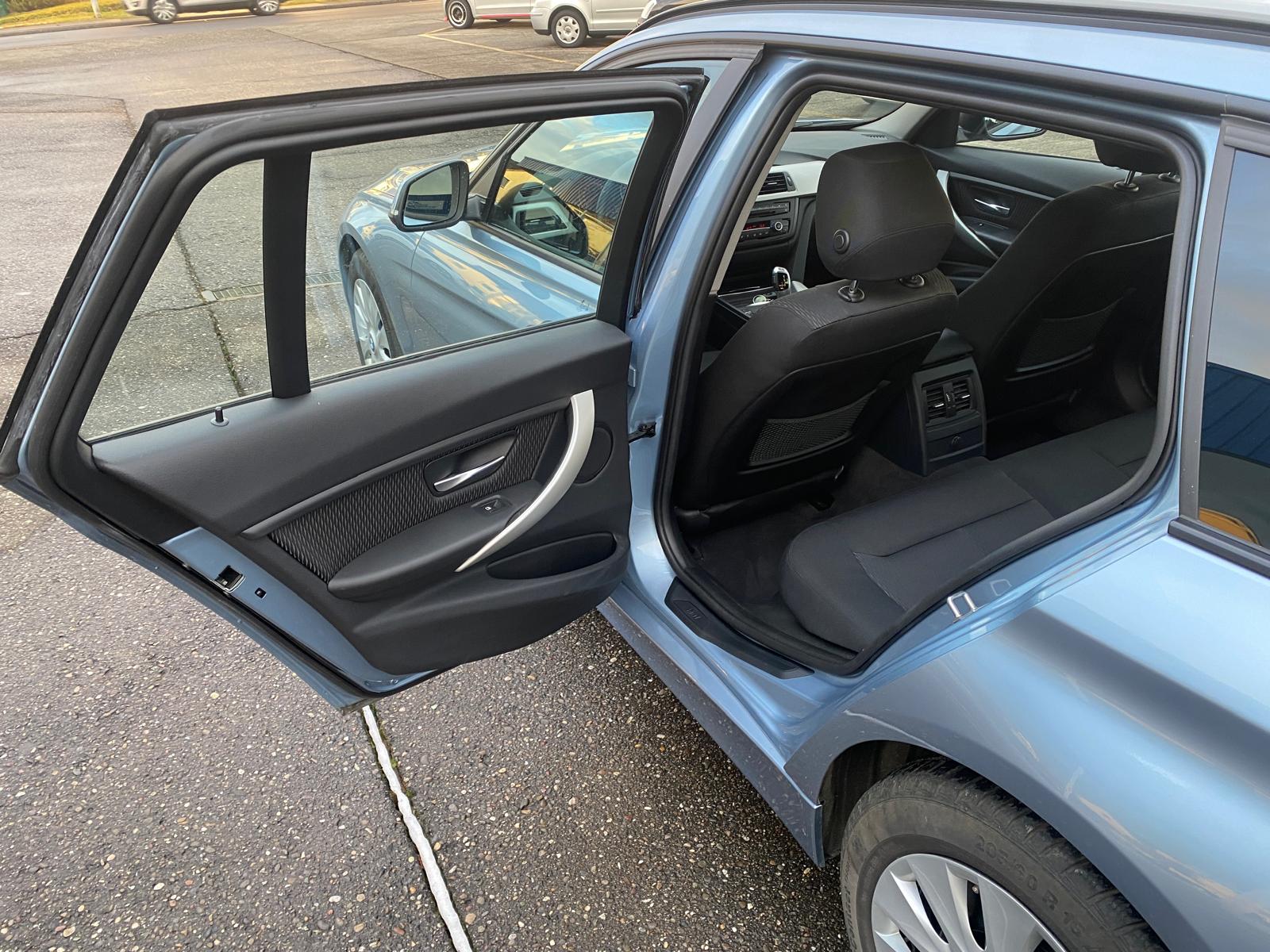 BMW 320d Touring Steptronic-image-11