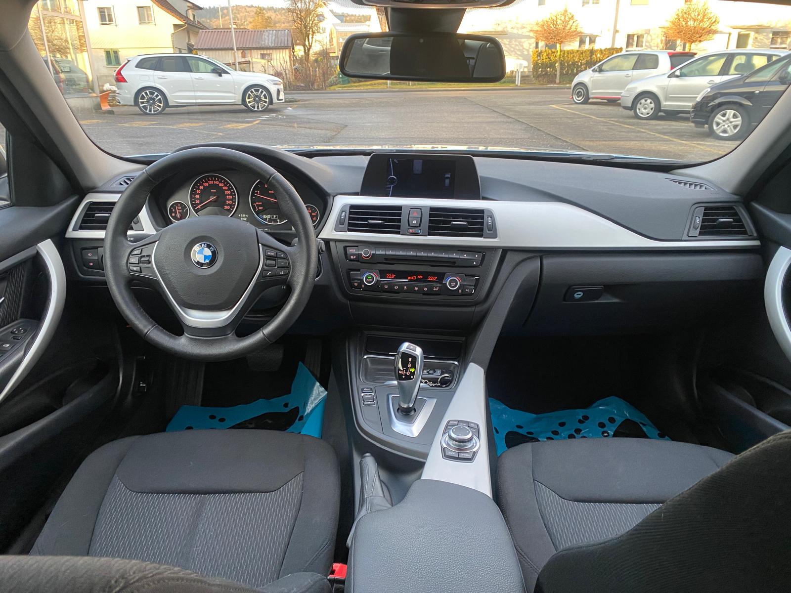 BMW 320d Touring Steptronic-image-14
