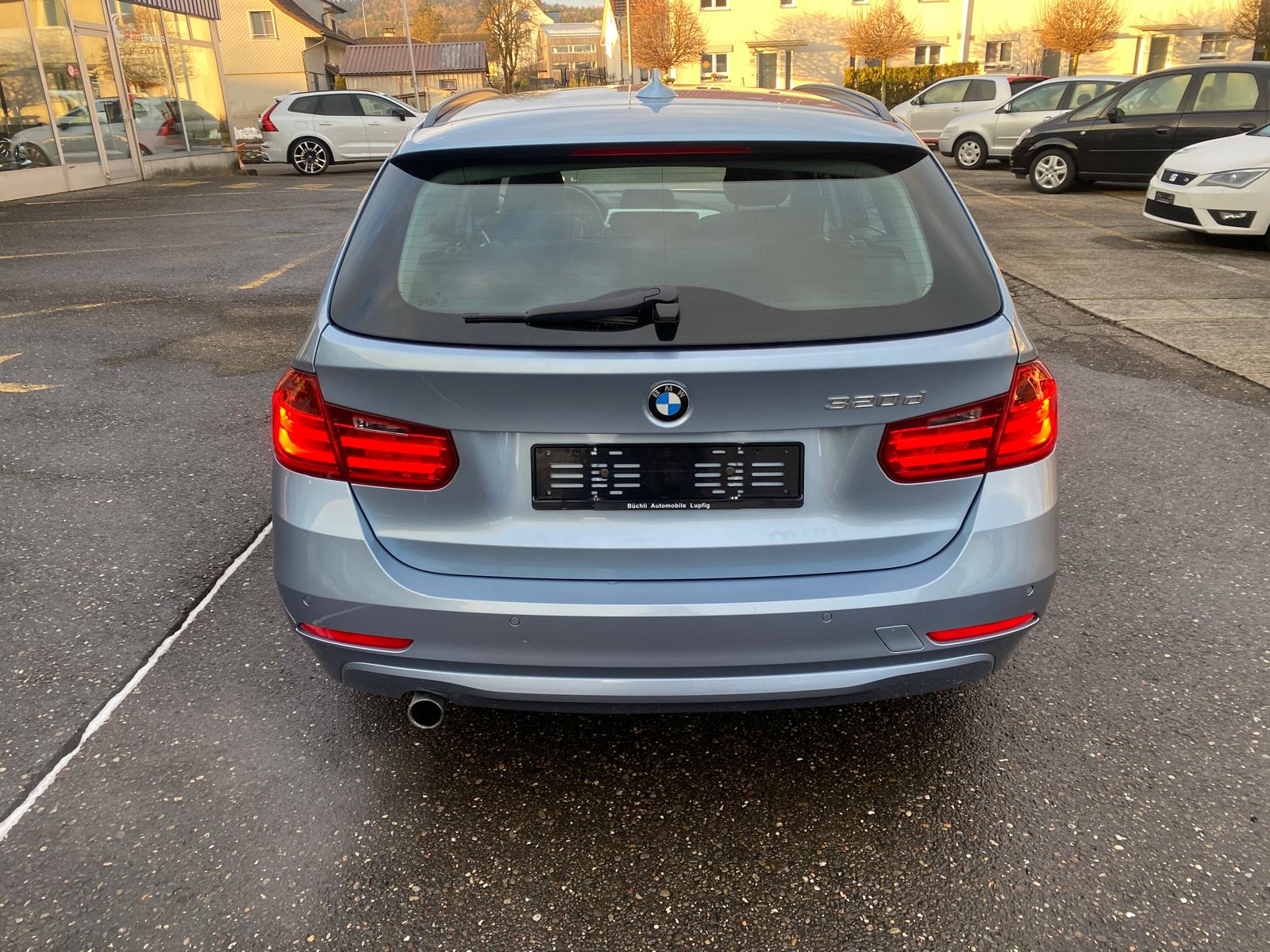 BMW 320d Touring Steptronic-image-4