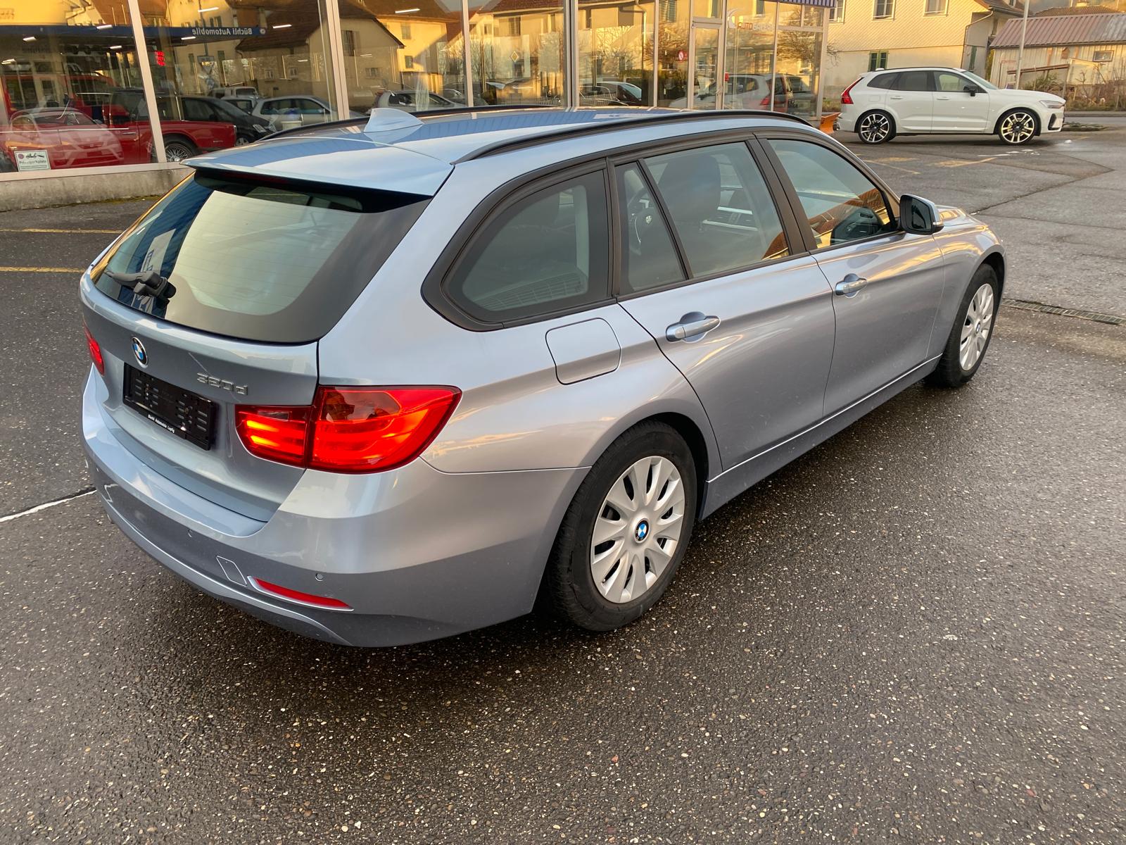BMW 320d Touring Steptronic-image-7
