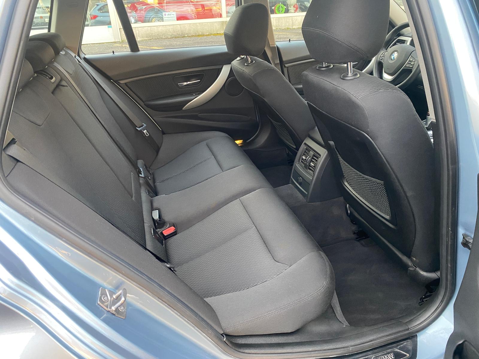 BMW 320d Touring Steptronic-image-12