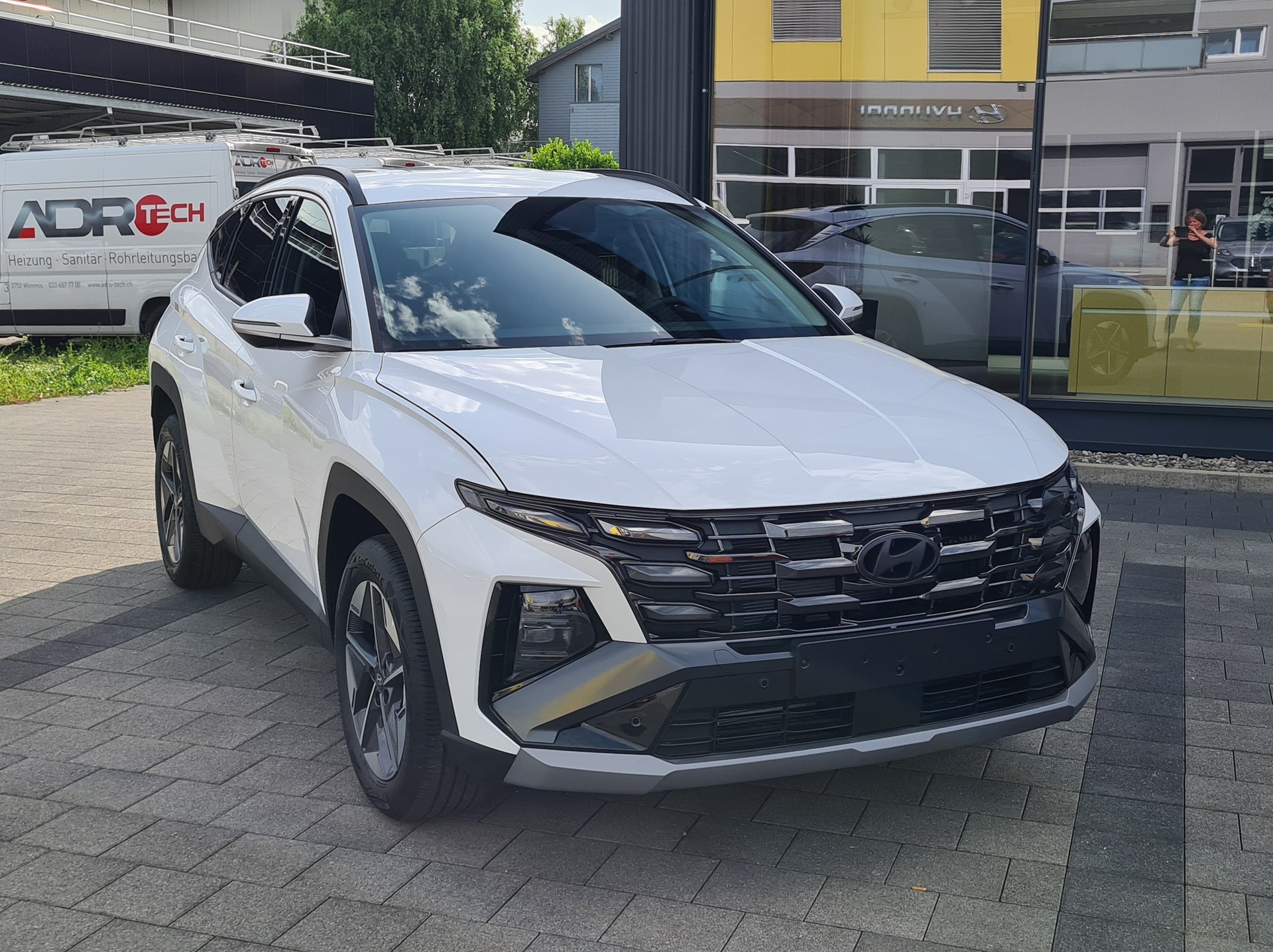 HYUNDAI Tucson 1.6 TGDI HEV Amplia 4WD-showroom-element-1