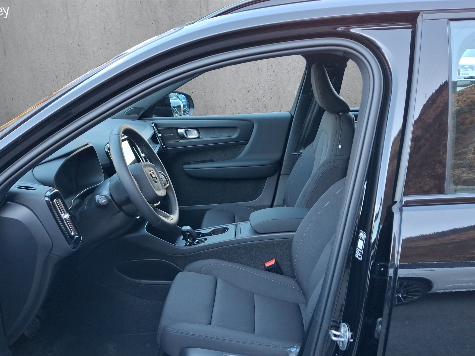 VOLVO EX40 82kWh Twin Motor AWD Plus-image-7