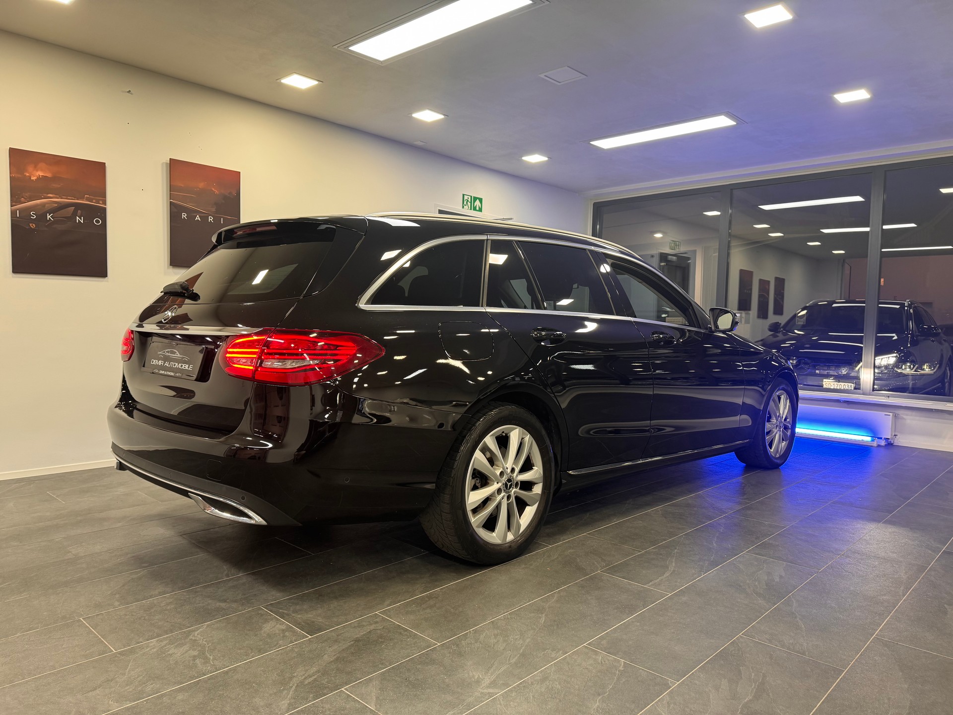 MERCEDES-BENZ C 180 Avantgarde *FACELIFT / CH-Fahrzeug / 1. Hand / LED / Keyless Go*-image-3