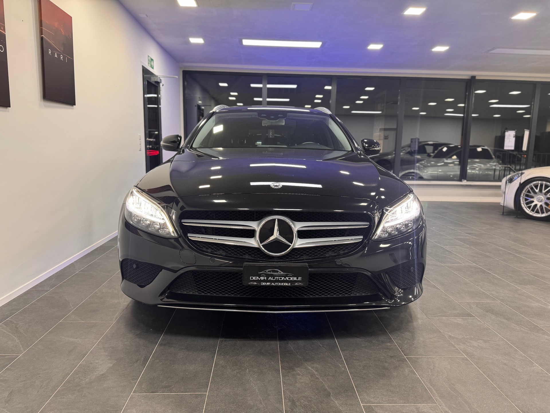 MERCEDES-BENZ C 180 Avantgarde *FACELIFT / CH-Fahrzeug / 1. Hand / LED / Keyless Go*-image-1