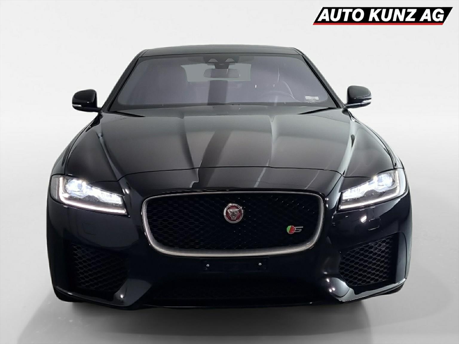 JAGUAR XF S AWD-showroom-element-2