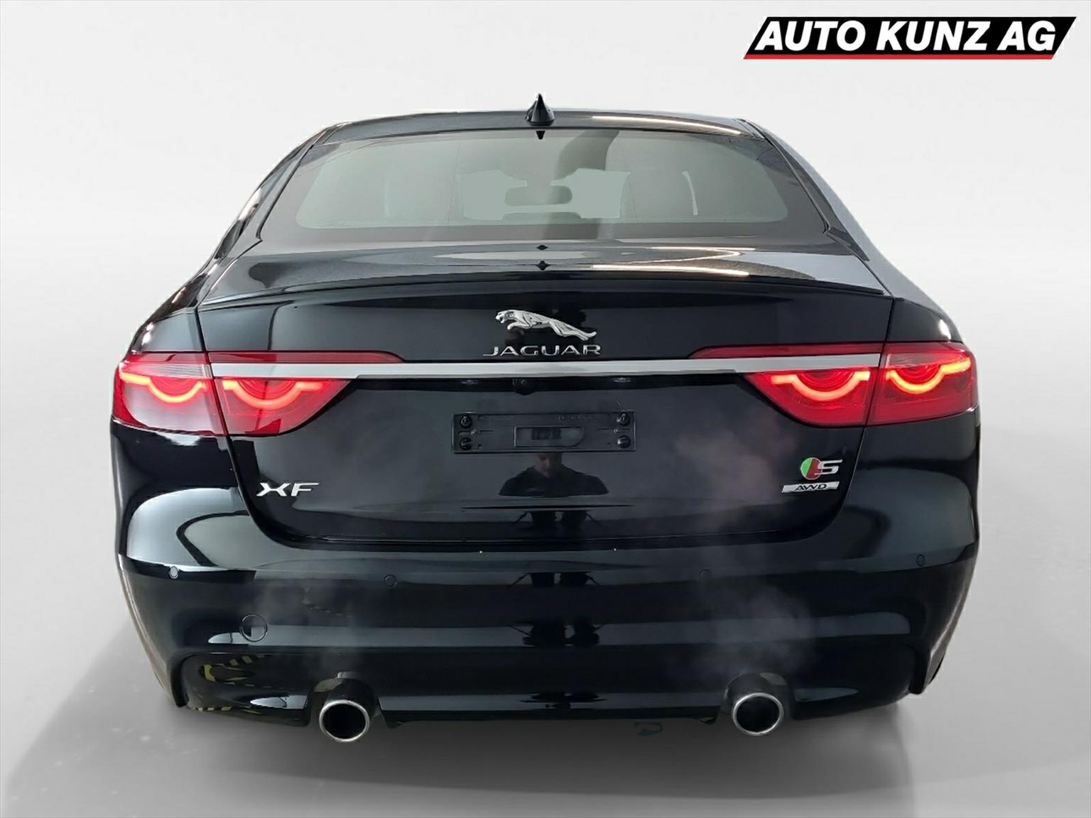 JAGUAR XF S AWD-showroom-element-3