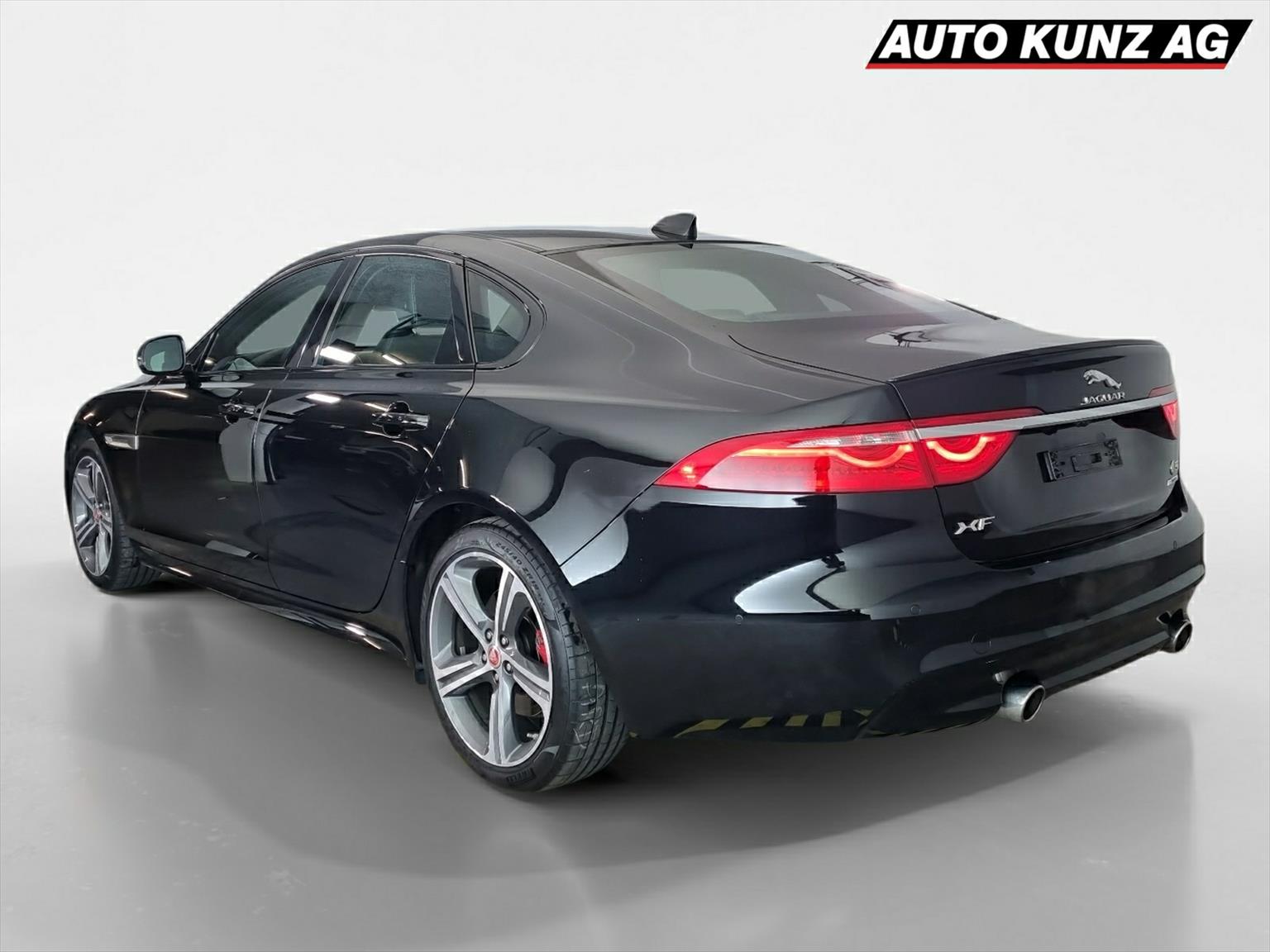 JAGUAR XF S AWD-showroom-element-1