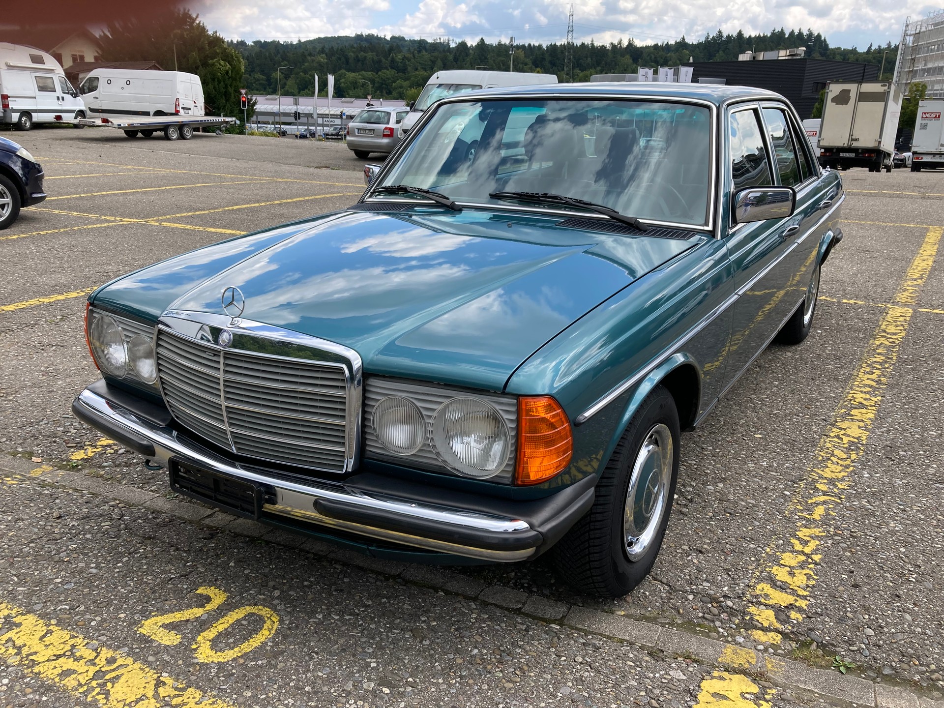 MERCEDES-BENZ 200-image-1