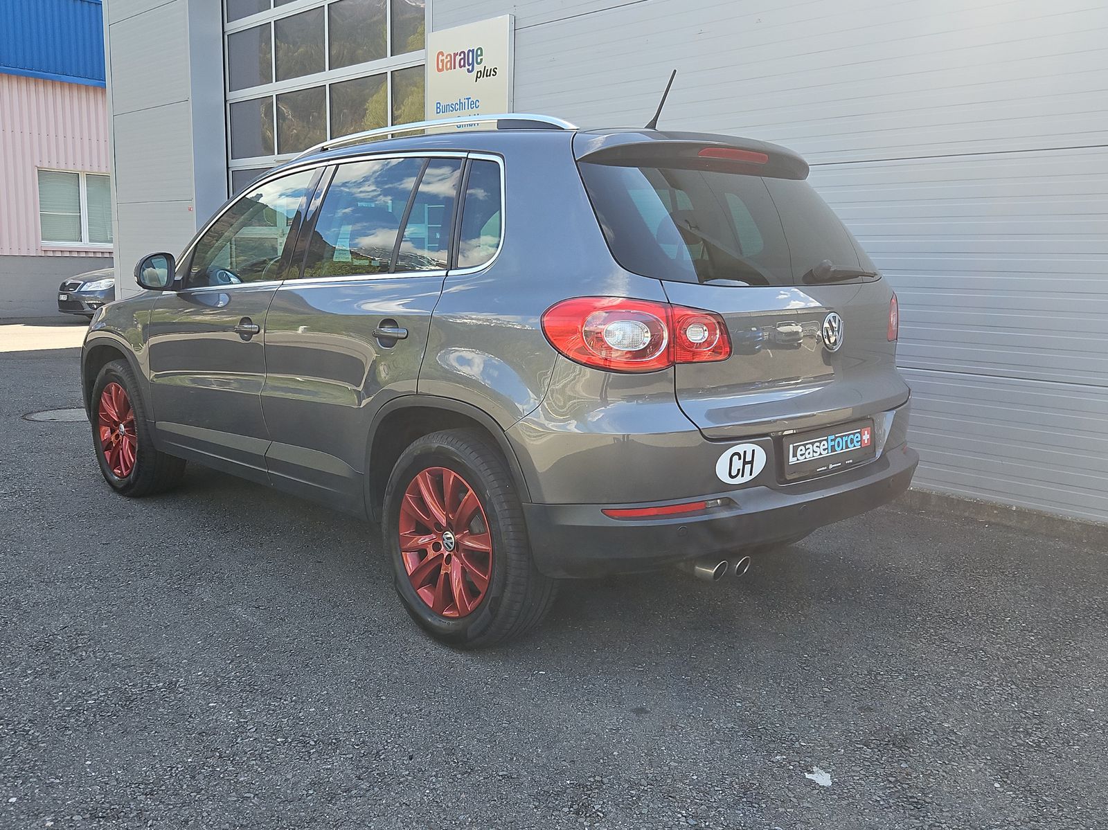VW Tiguan 2.0 TDI 170 Sport & Style-showroom-element-2