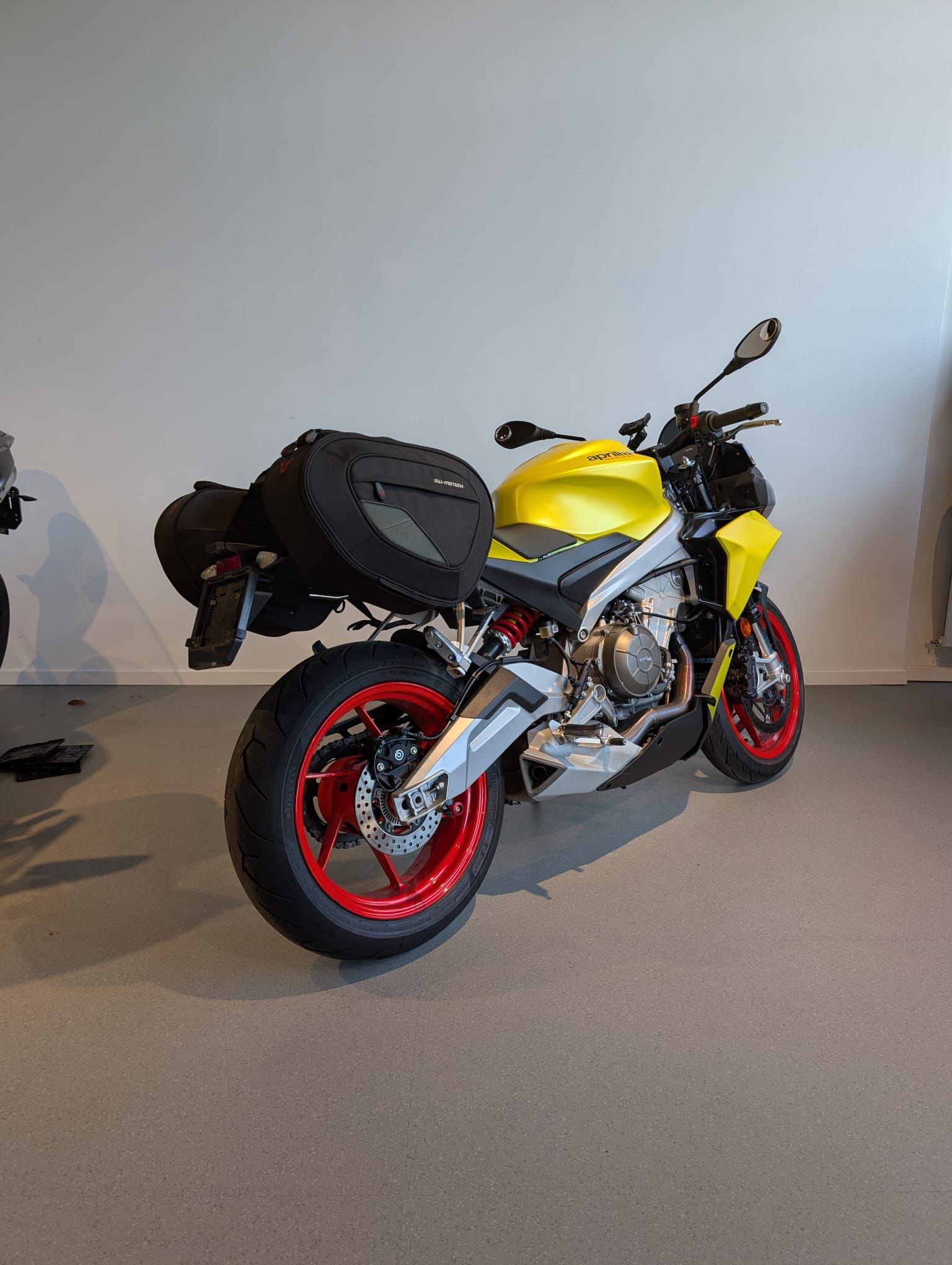 APRILIA Tuono 660-image-2