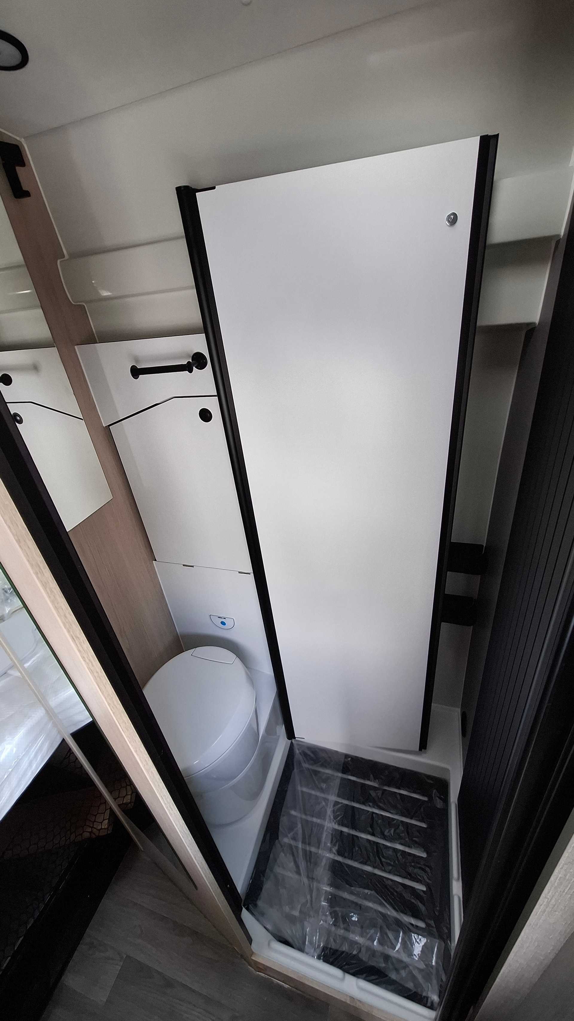 RANDGER R560 4x4 165 PS (Chauffage diesel, Panneau solaire & Marquise)-image-7