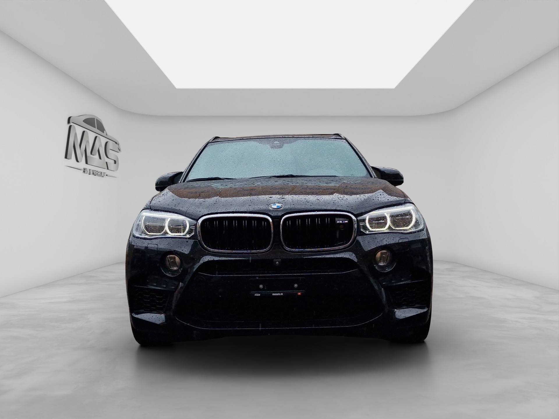 BMW X5M Steptronic-showroom-element-1