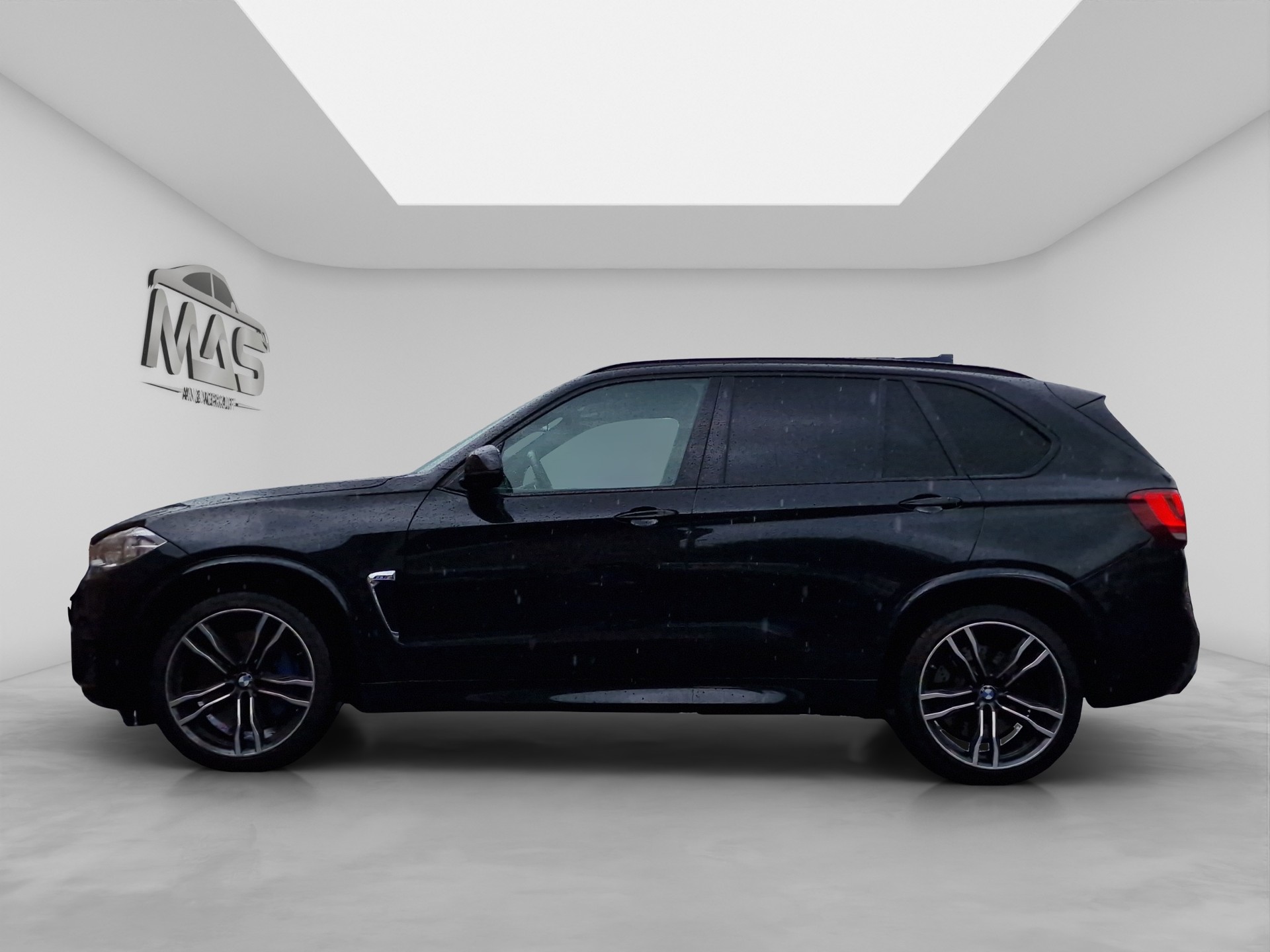 BMW X5M Steptronic-showroom-element-2