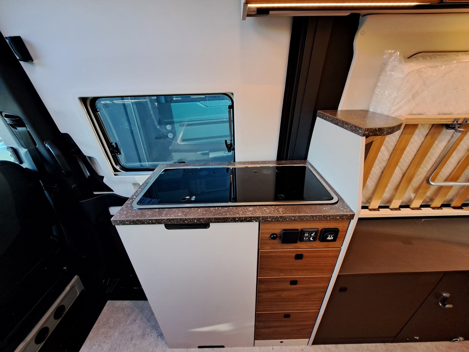 BÜRSTNER Habition HMX 6.0-image-2