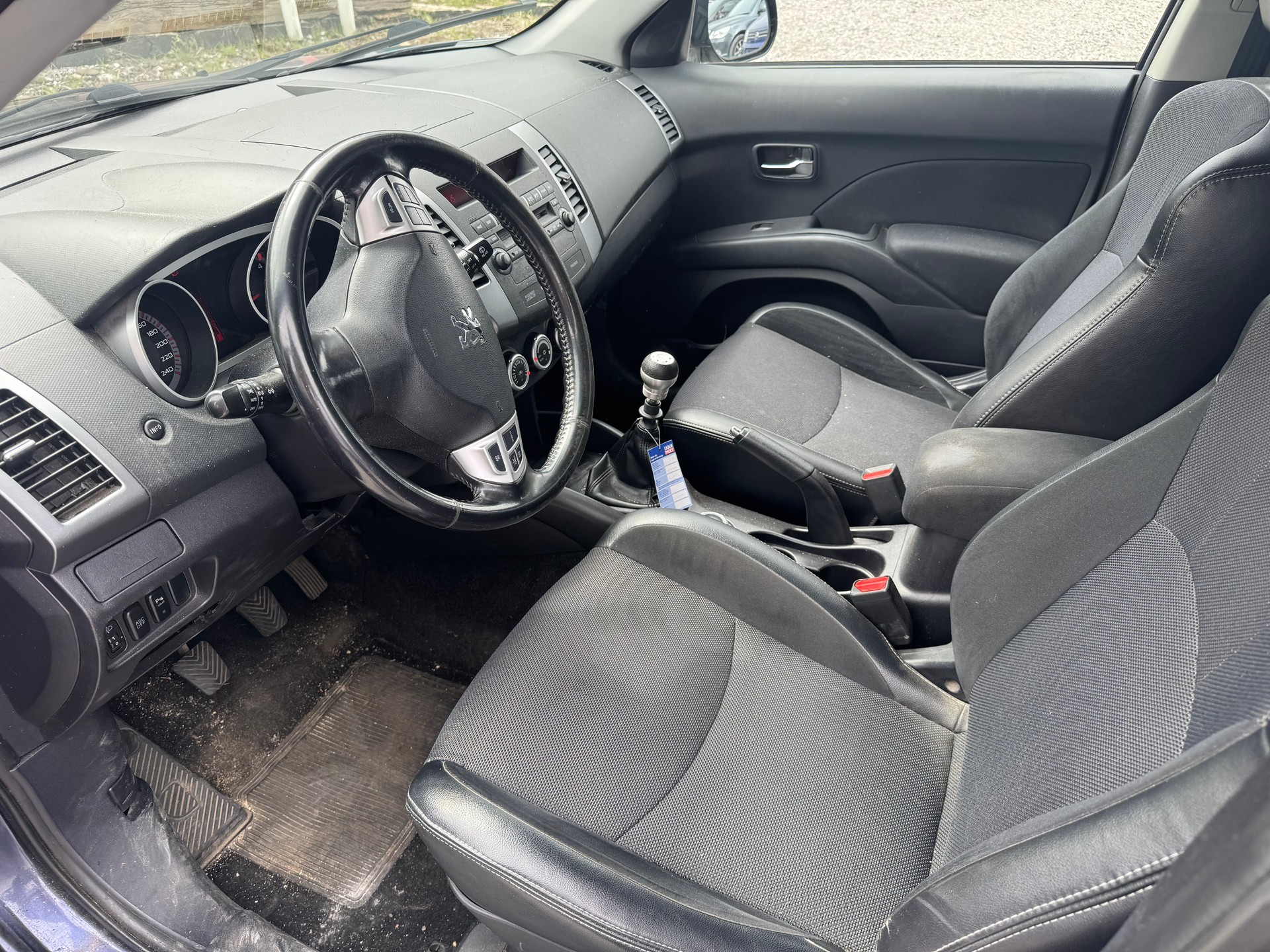 PEUGEOT 4007 2.2 HDi Platinum Edition-image-7