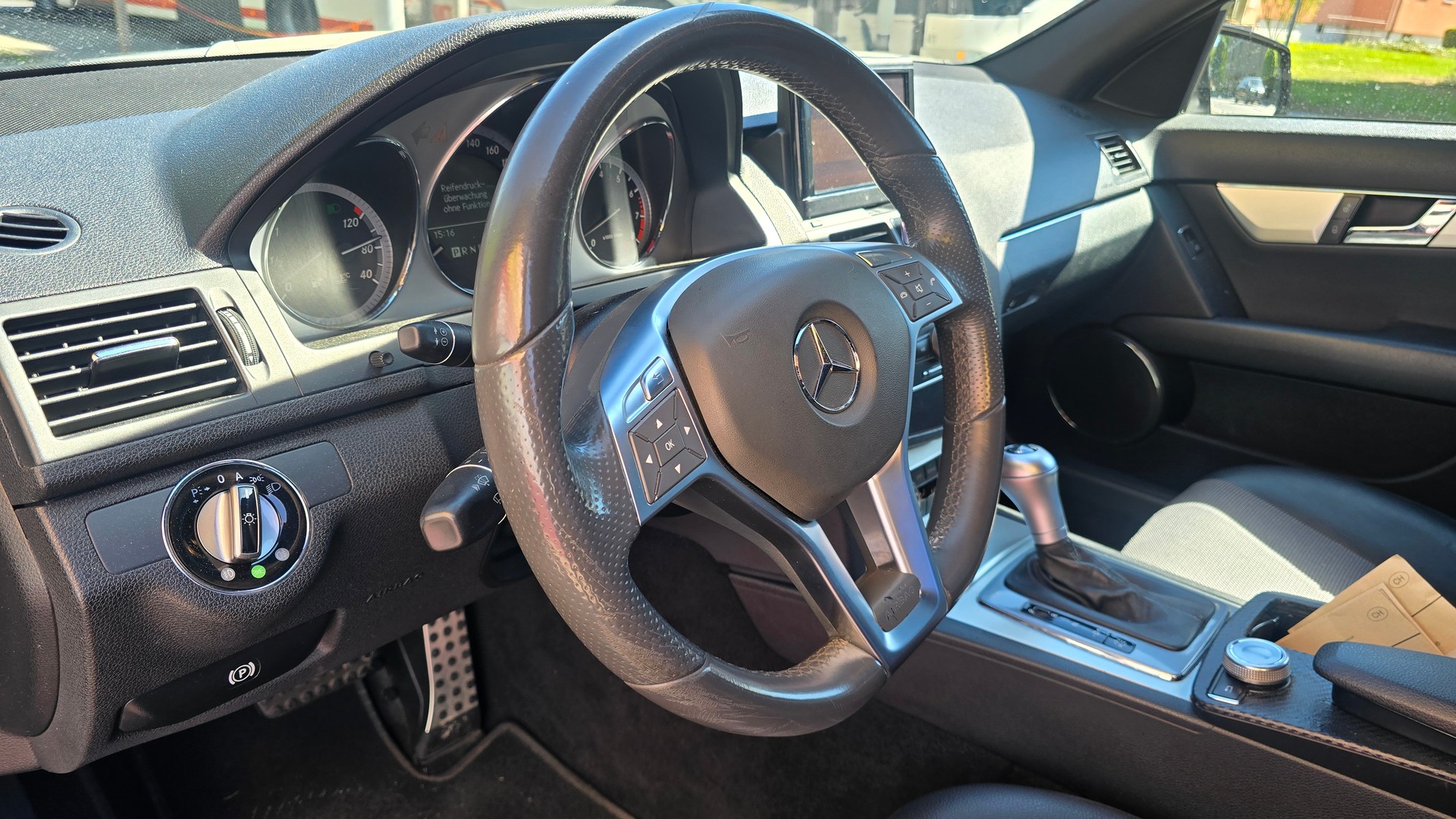 MERCEDES-BENZ C 350 Avantgarde 4Matic 7G-Tronic-image-14